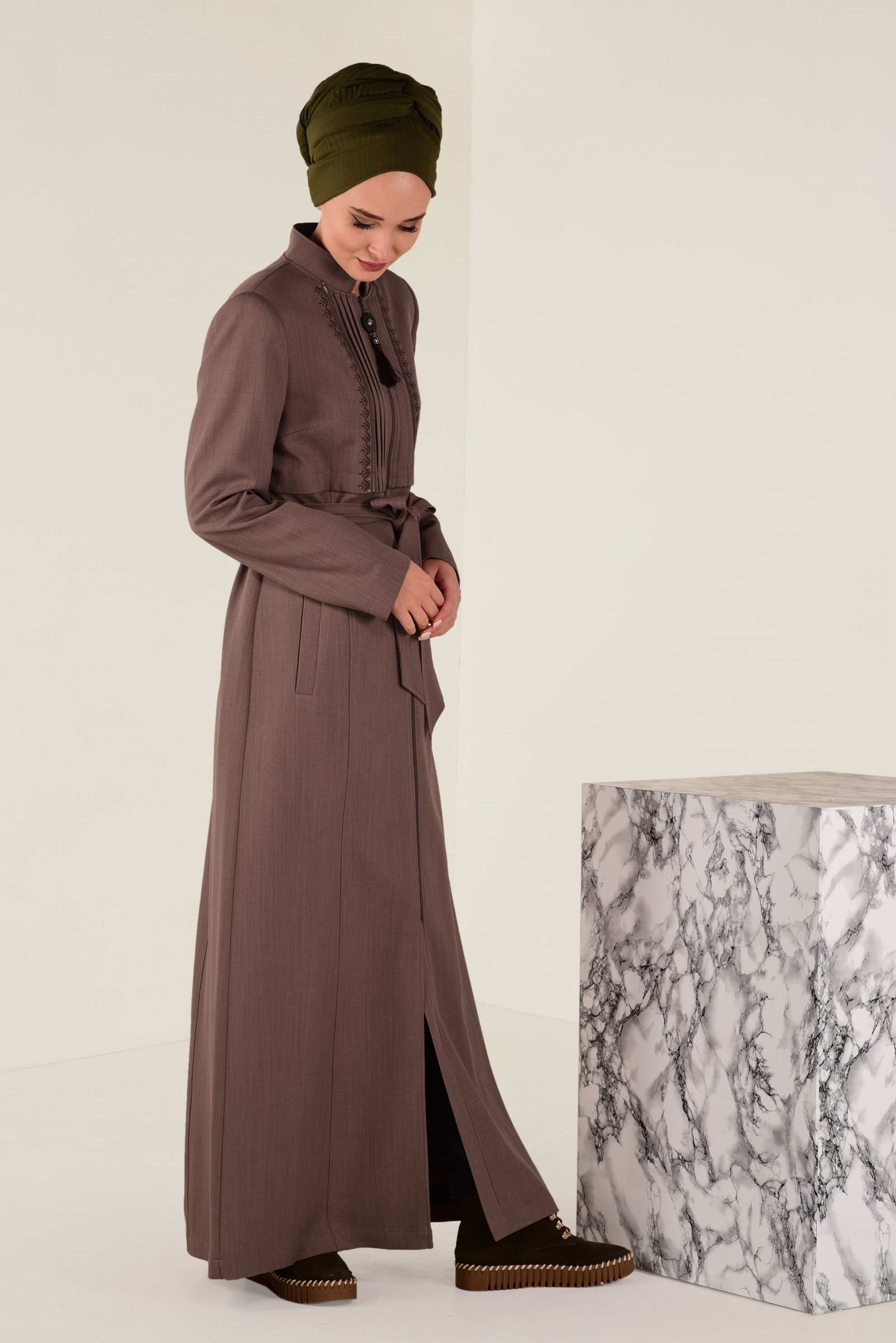 Tesettür giyim KAHVE HAKİM YAKA NAKIŞLI PARDESÜ 1335 