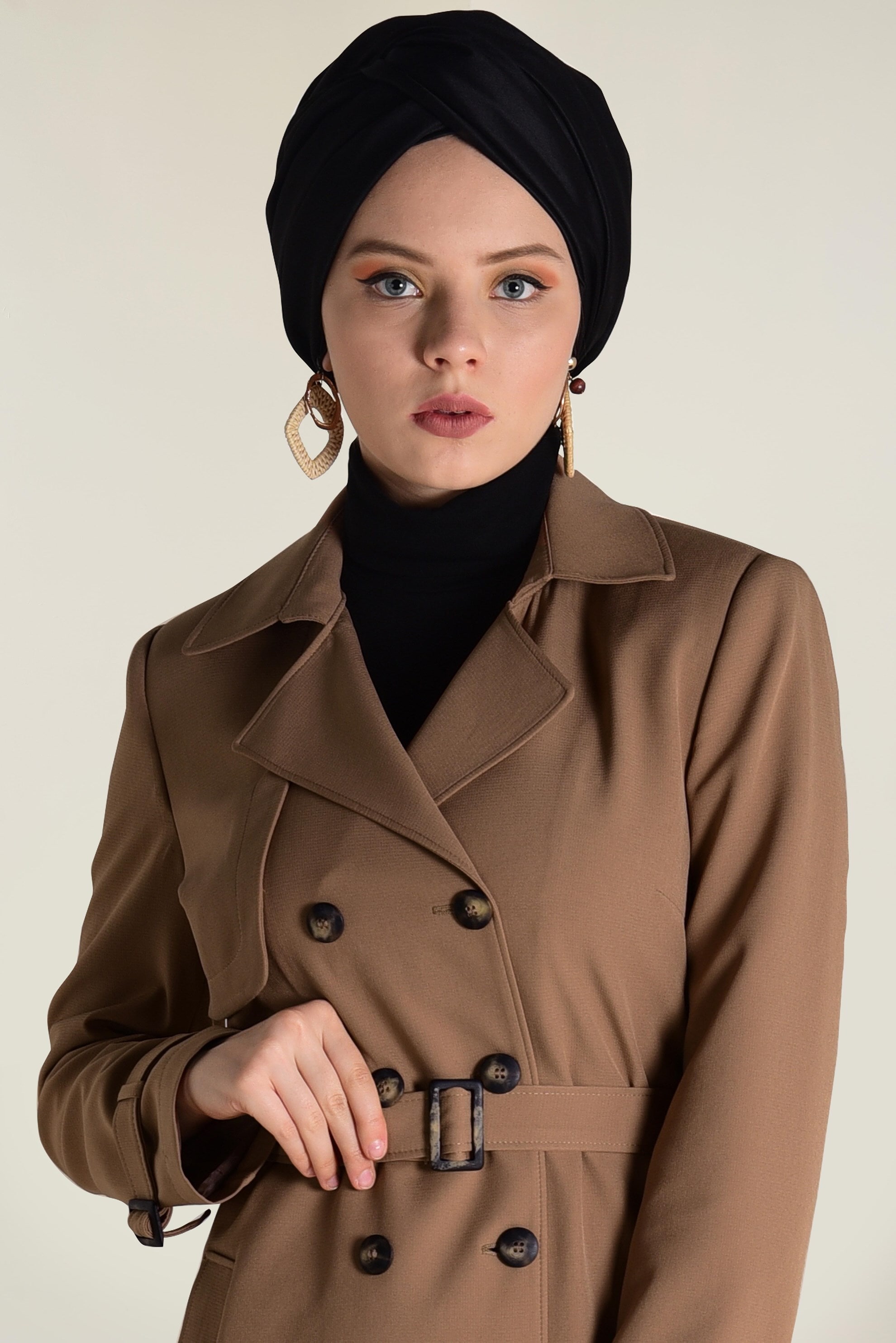 Tesettür giyim BEJ BELİ KEMERLİ DÜĞMELİ PARDESÜ 1342 