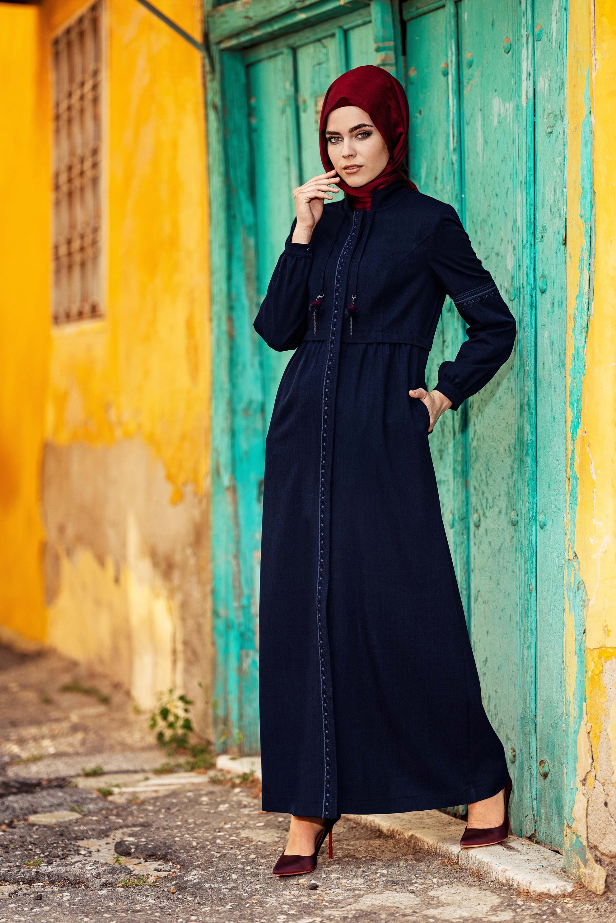 Tesettür giyim LACİVERT İŞLEME DETAYLI GİZLİ DÜĞMELİ PARDESÜ 1343