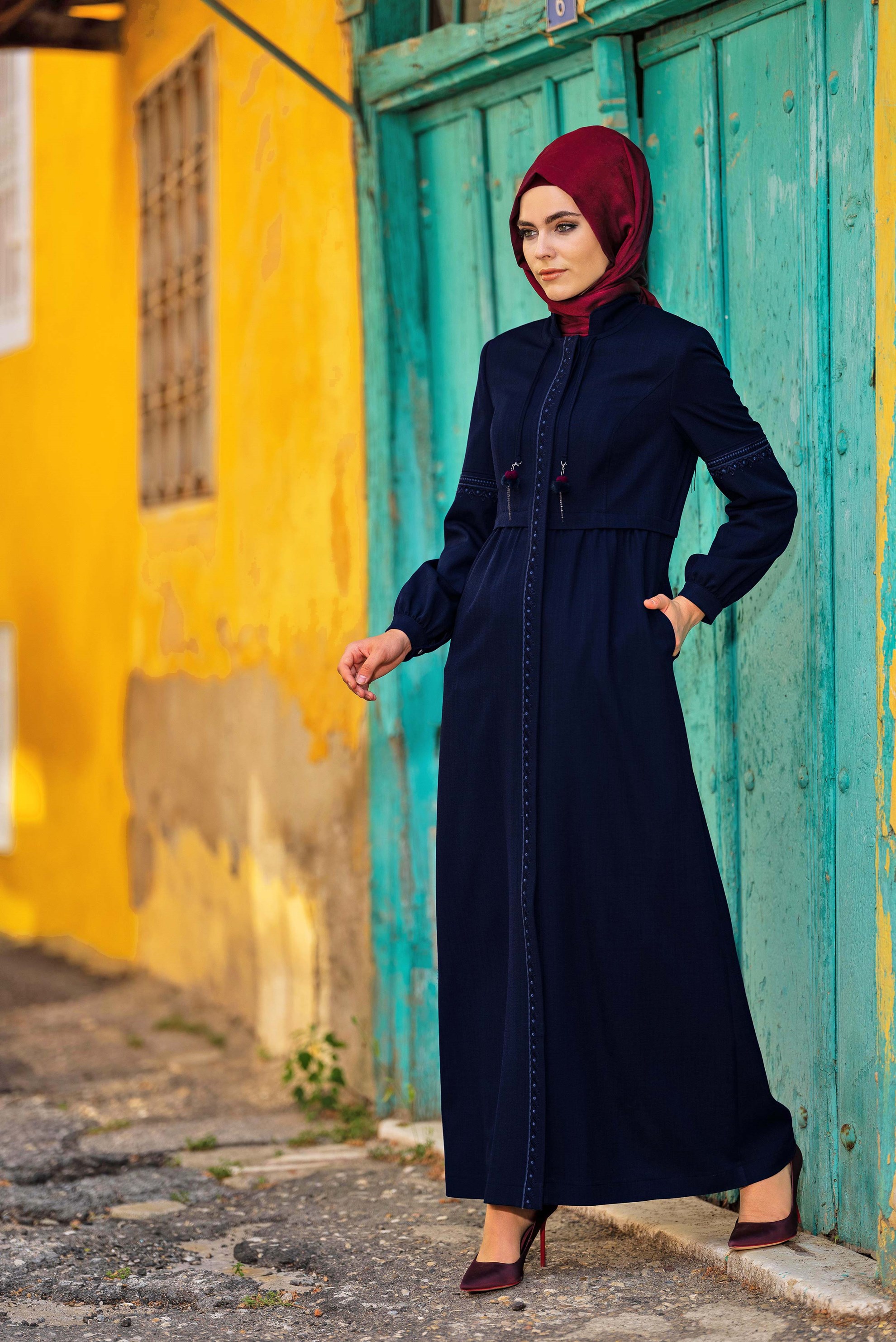 Tesettür giyim LACİVERT İŞLEME DETAYLI GİZLİ DÜĞMELİ PARDESÜ 1343