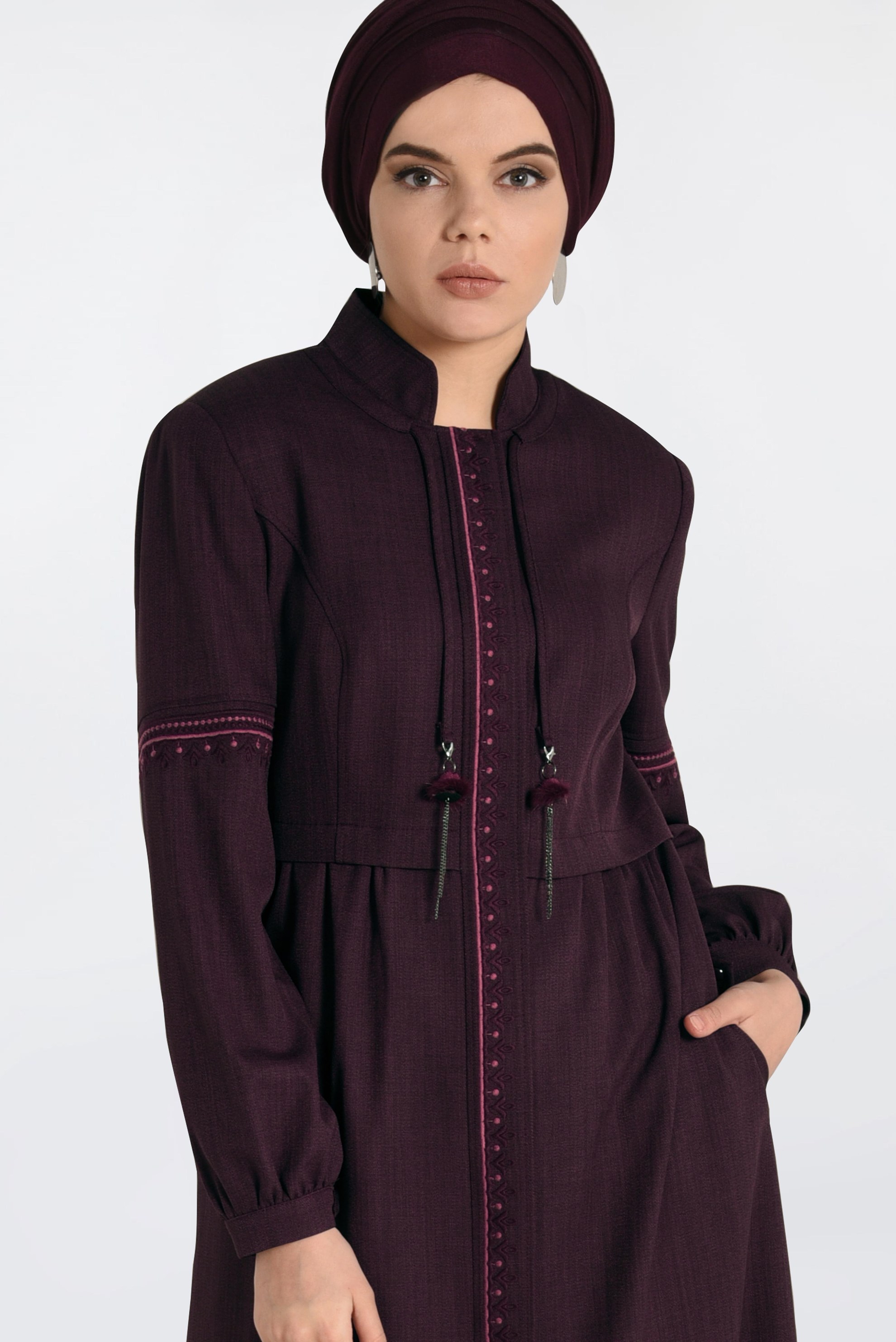 Tesettür giyim MÜRDÜM İŞLEME DETAYLI GİZLİ DÜĞMELİ PARDESÜ 1343