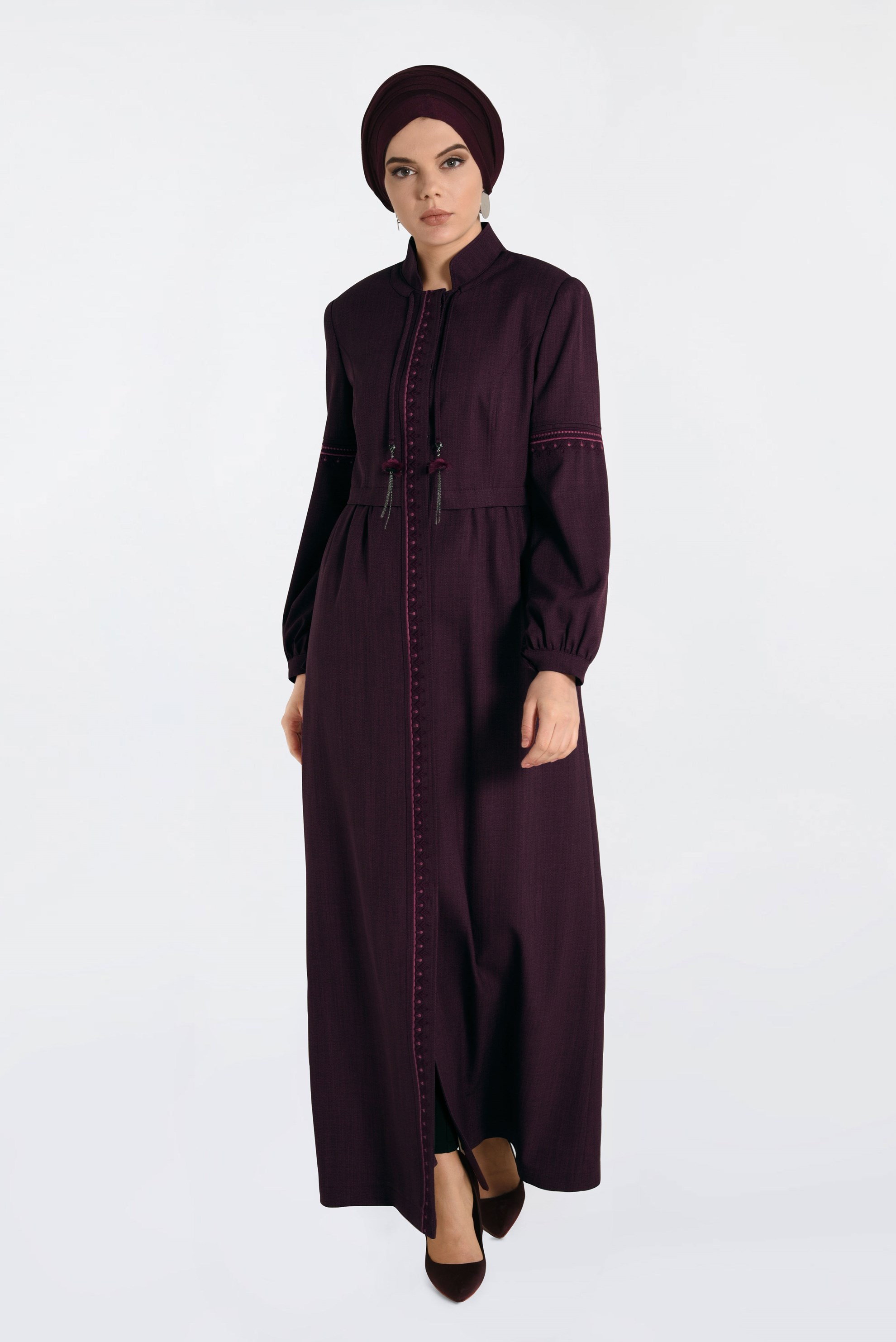 Tesettür giyim MÜRDÜM İŞLEME DETAYLI GİZLİ DÜĞMELİ PARDESÜ 1343