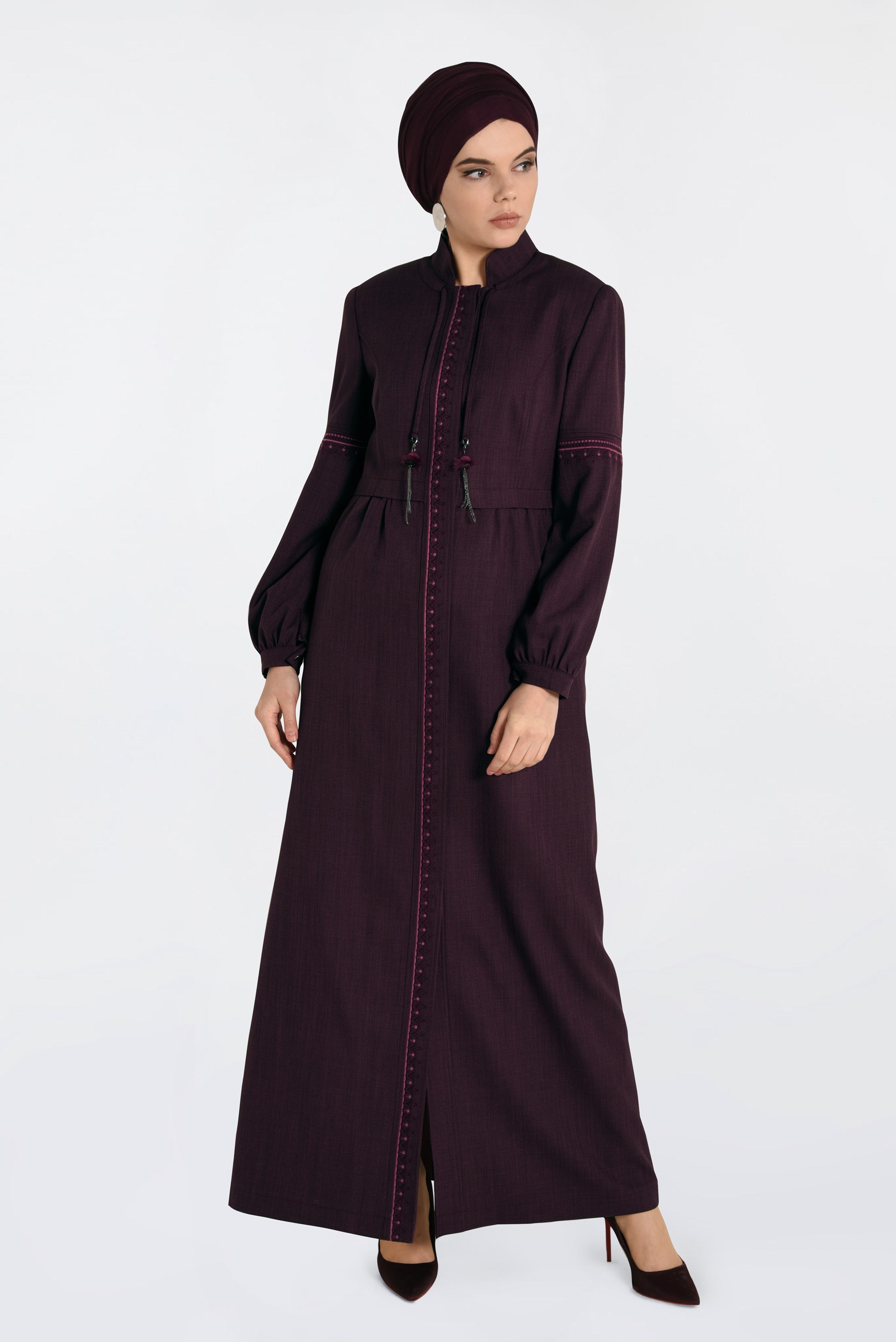 Tesettür giyim MÜRDÜM İŞLEME DETAYLI GİZLİ DÜĞMELİ PARDESÜ 1343
