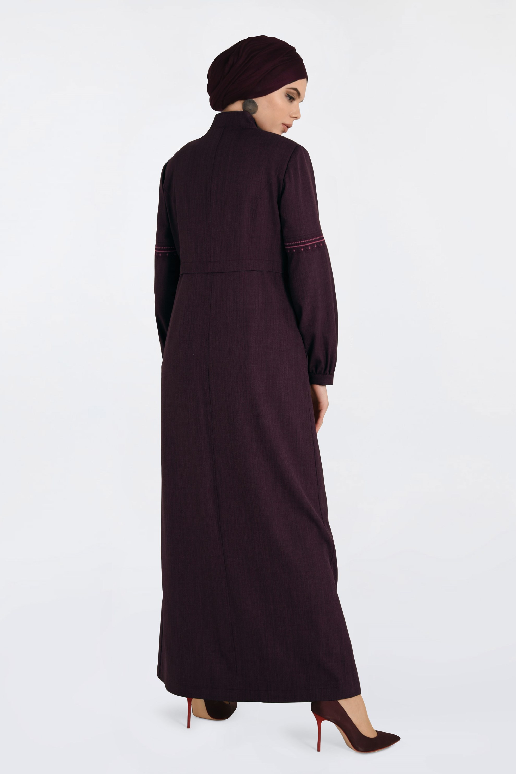 Tesettür giyim MÜRDÜM İŞLEME DETAYLI GİZLİ DÜĞMELİ PARDESÜ 1343