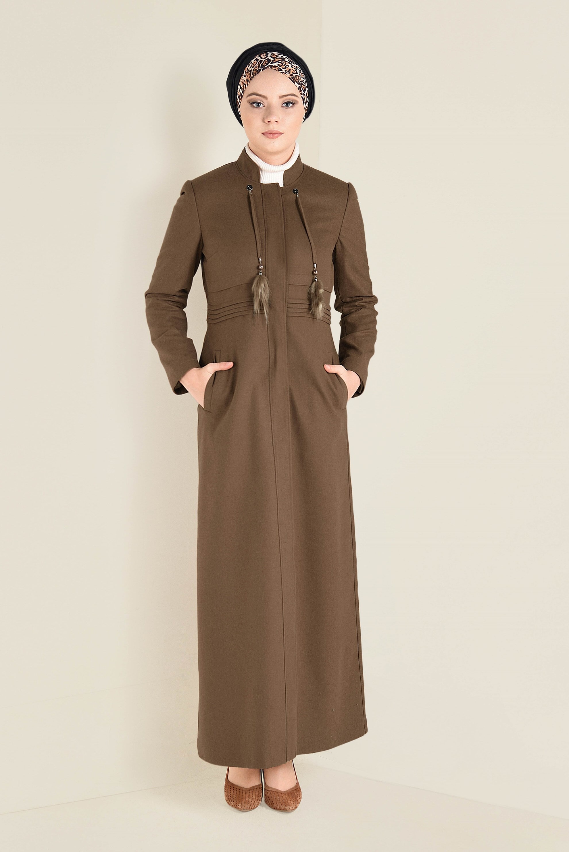 Tesettür giyim KAHVE BAĞCIKLARI TÜY DETAYLI HAKİM YAKA PARDESÜ 1347 