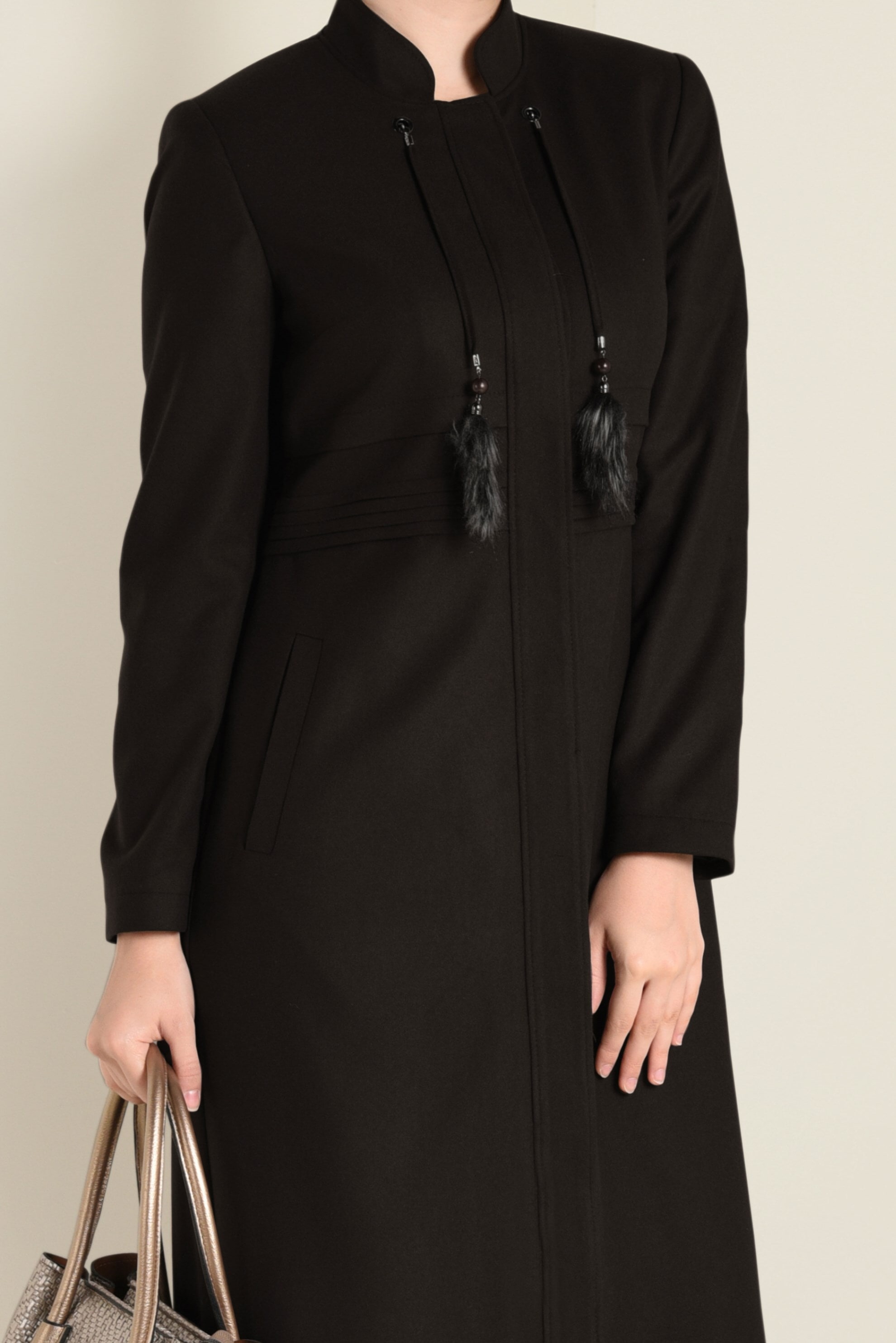 Tesettür giyim KAHVE BAĞCIKLARI TÜY DETAYLI HAKİM YAKA PARDESÜ 1347 