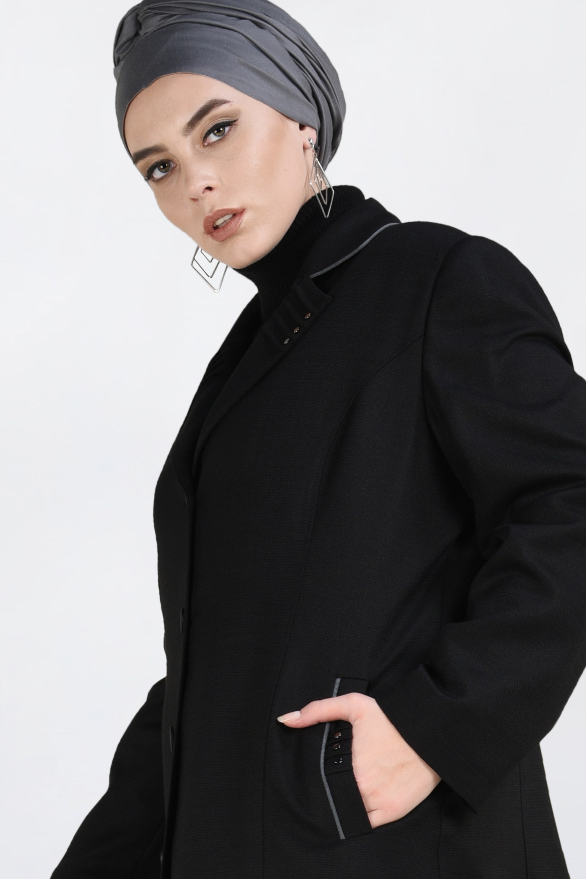 Tesettür giyim SİYAH DÜĞMELİ CEP DETAYLI PARDESÜ 1352 