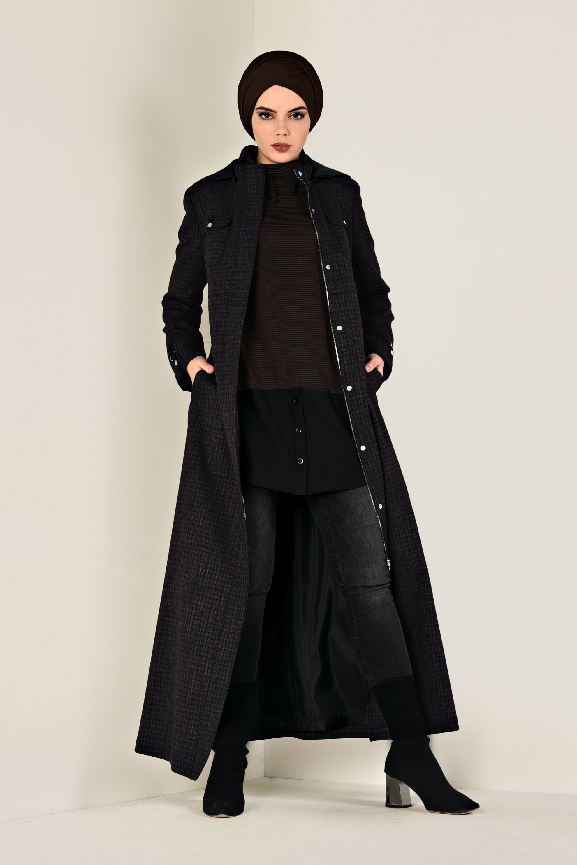 Tesettür giyim SİYAH FERMUAR VE ÇITÇIT DETAYLI PARDESÜ 1356