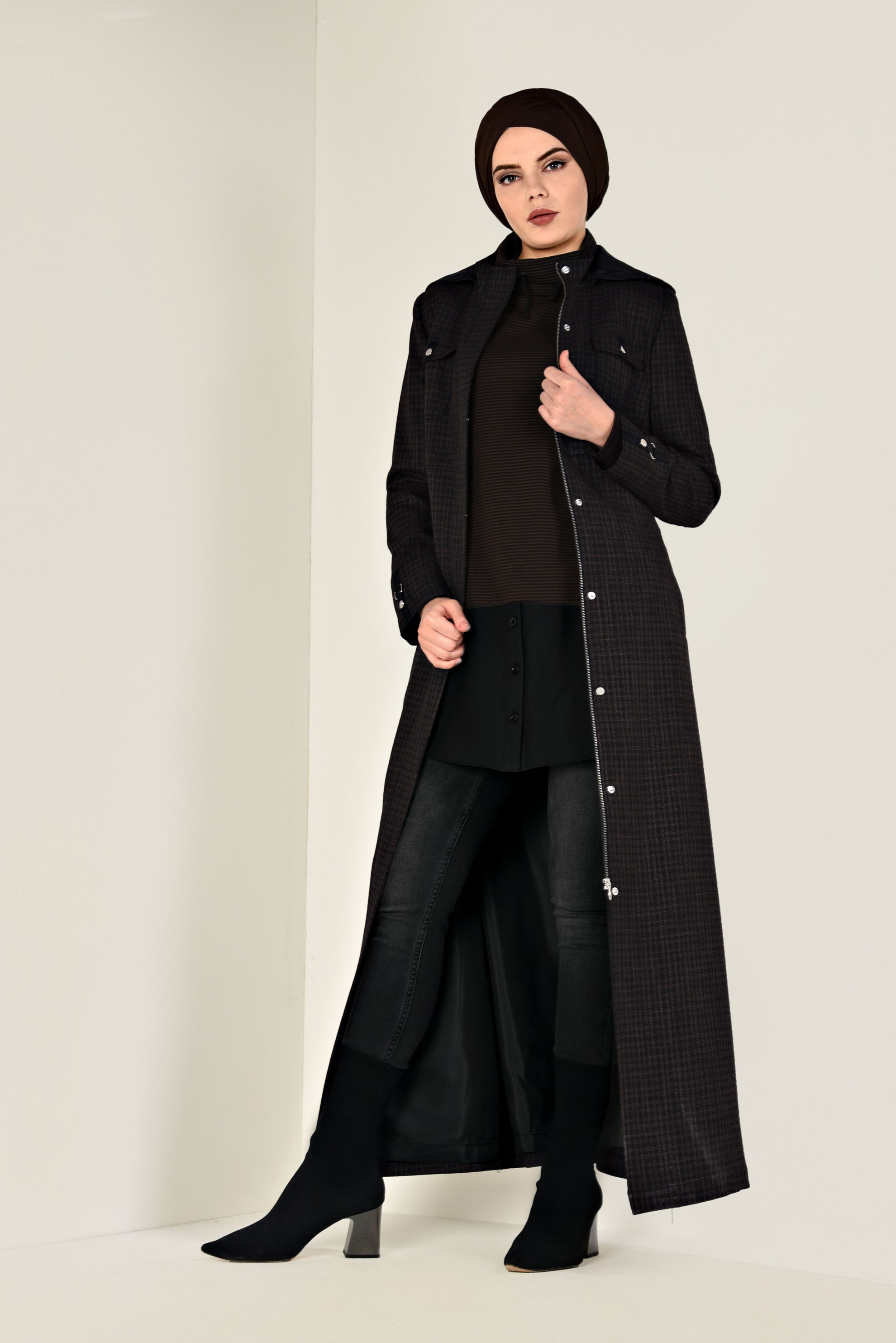 Tesettür giyim SİYAH FERMUAR VE ÇITÇIT DETAYLI PARDESÜ 1356