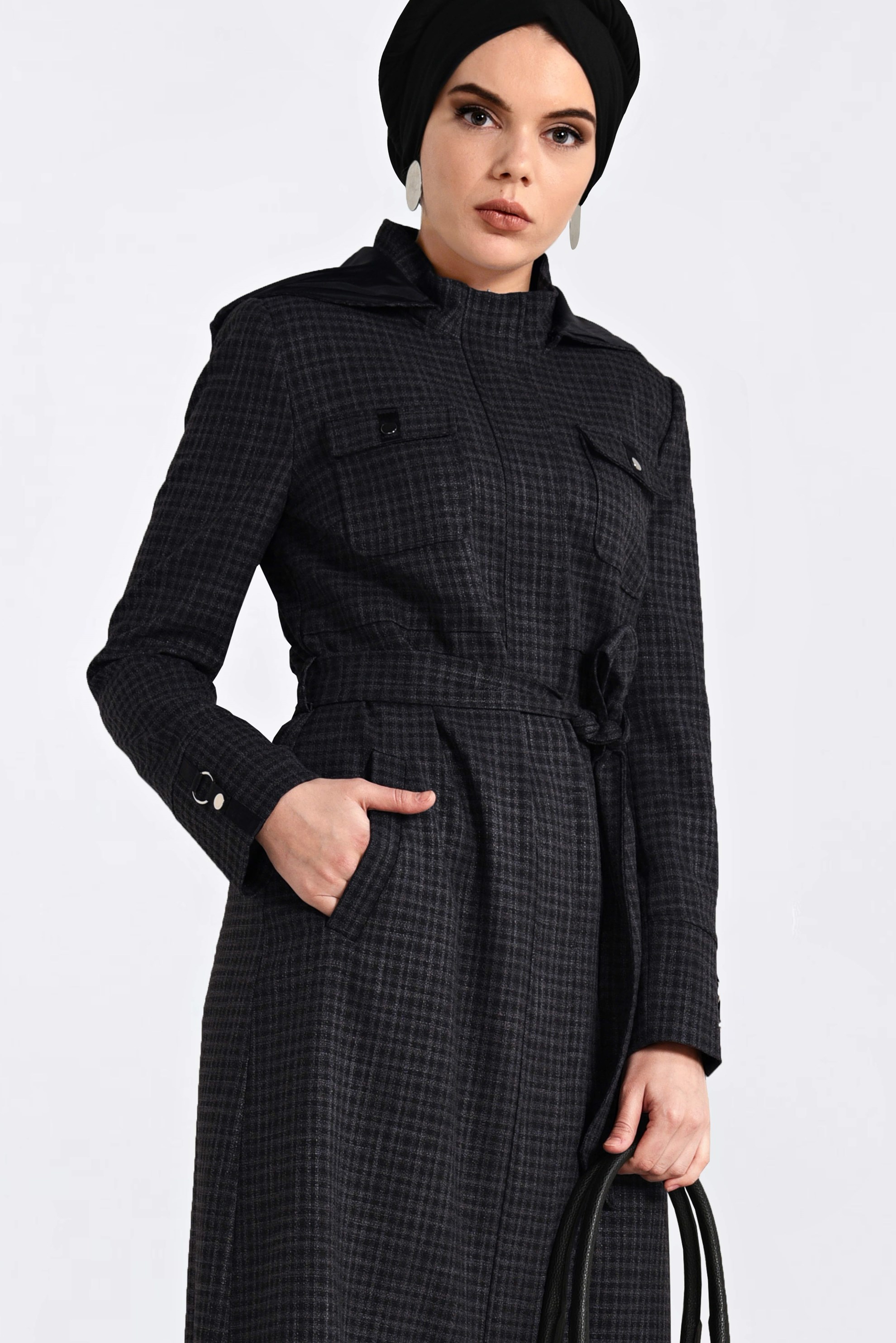 Tesettür giyim SİYAH FERMUAR VE ÇITÇIT DETAYLI PARDESÜ 1356