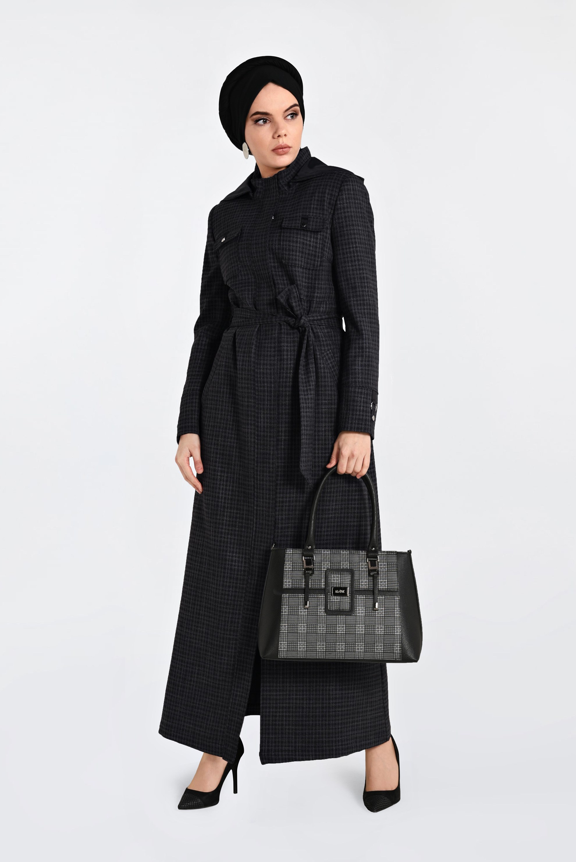 Tesettür giyim SİYAH FERMUAR VE ÇITÇIT DETAYLI PARDESÜ 1356