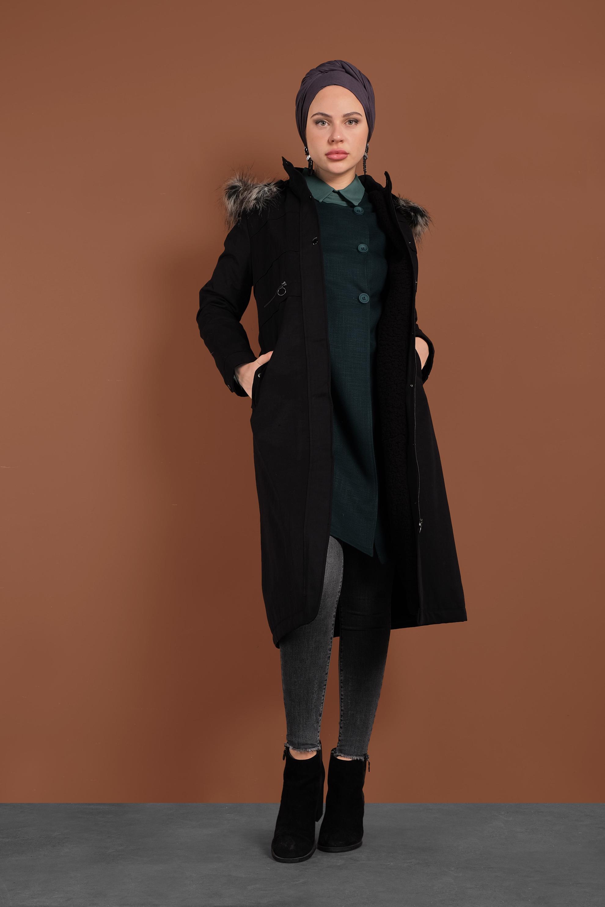 Tesettür giyim SİYAH KAPÜŞONU KÜRKLÜ CEPLİ PARKA 9761 