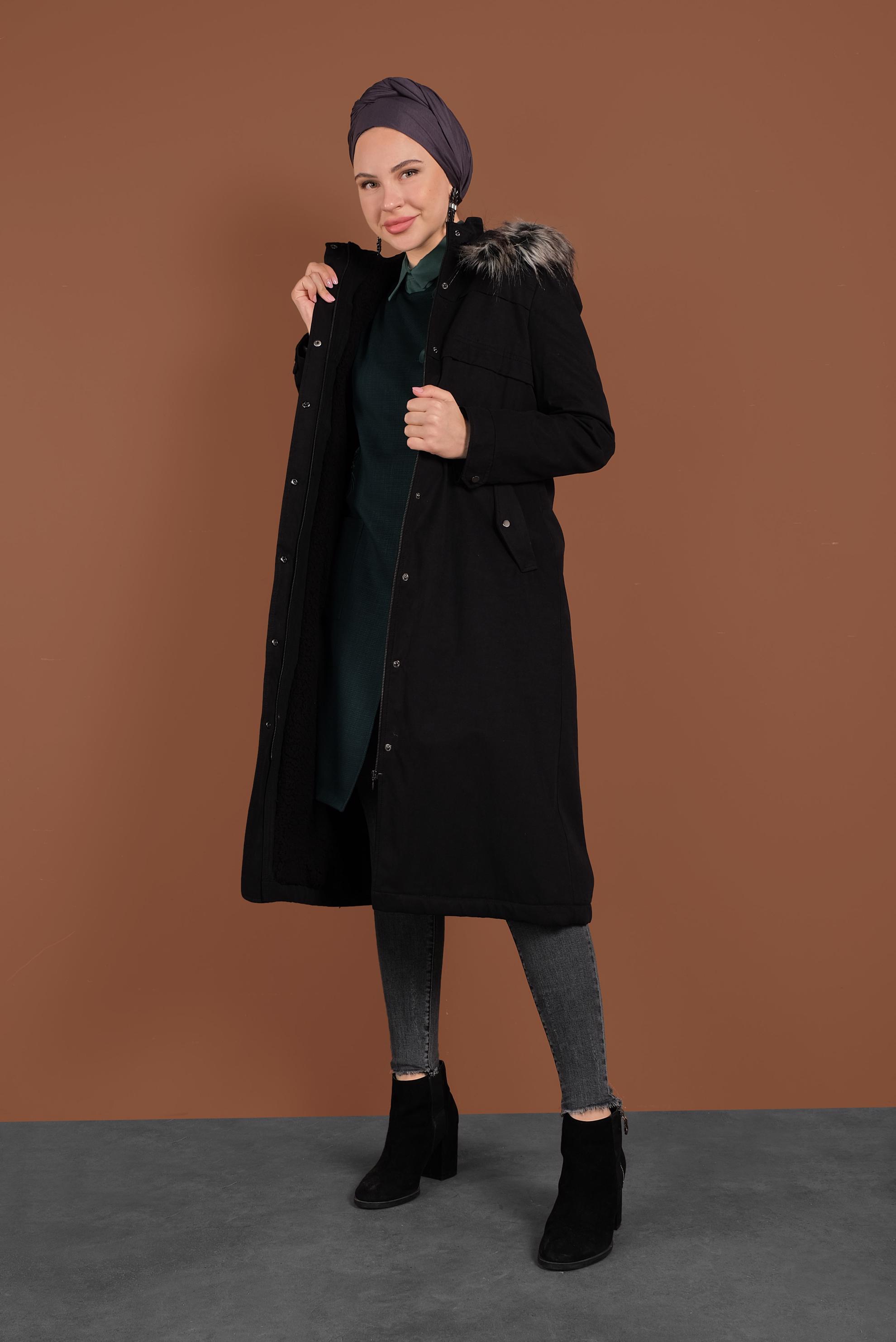 Tesettür giyim SİYAH KAPÜŞONU KÜRKLÜ CEPLİ PARKA 9761 