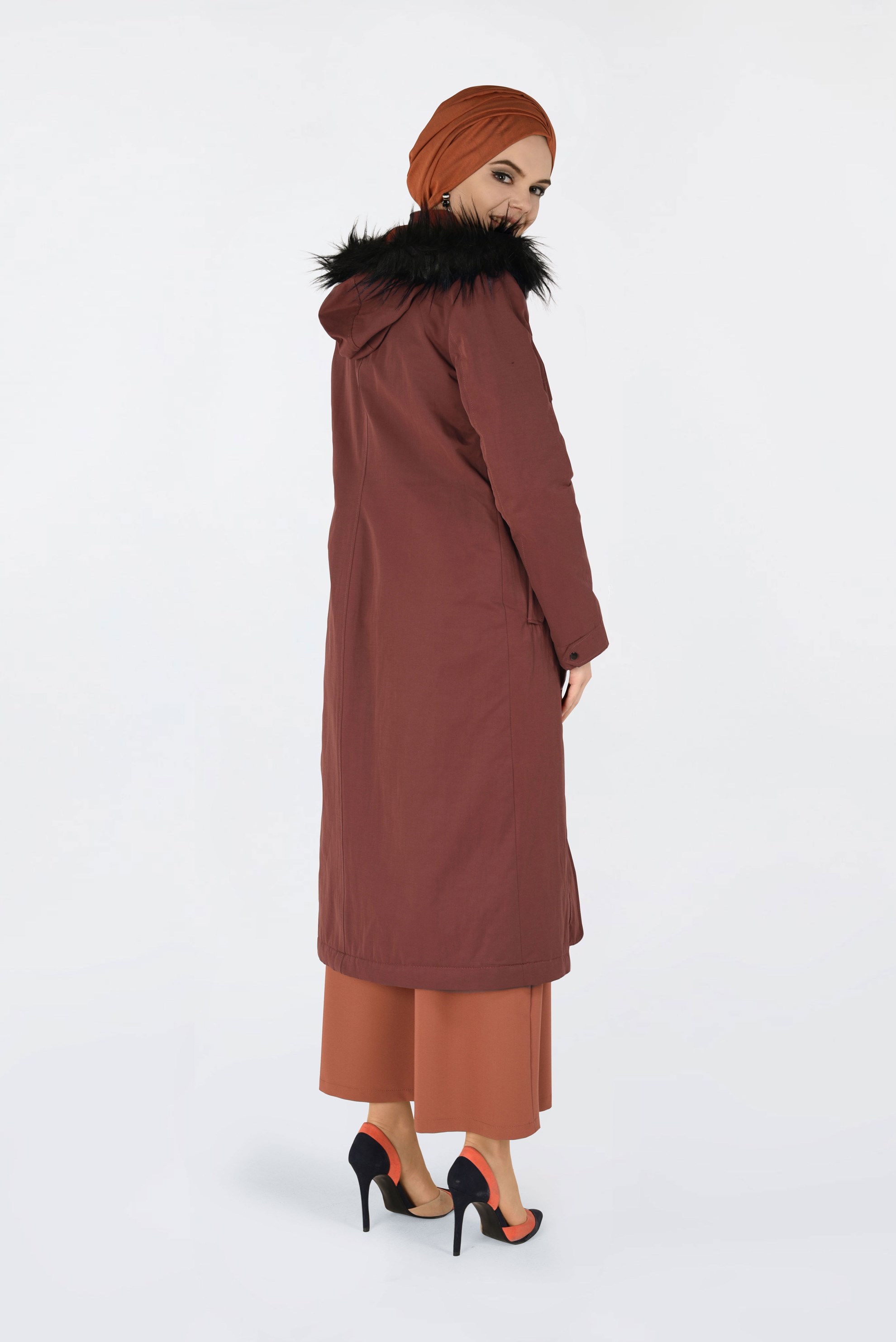 Vêtements hijab ORANGE MANTEAU AVEC CAPUCHE EN FOURRURE 9761 