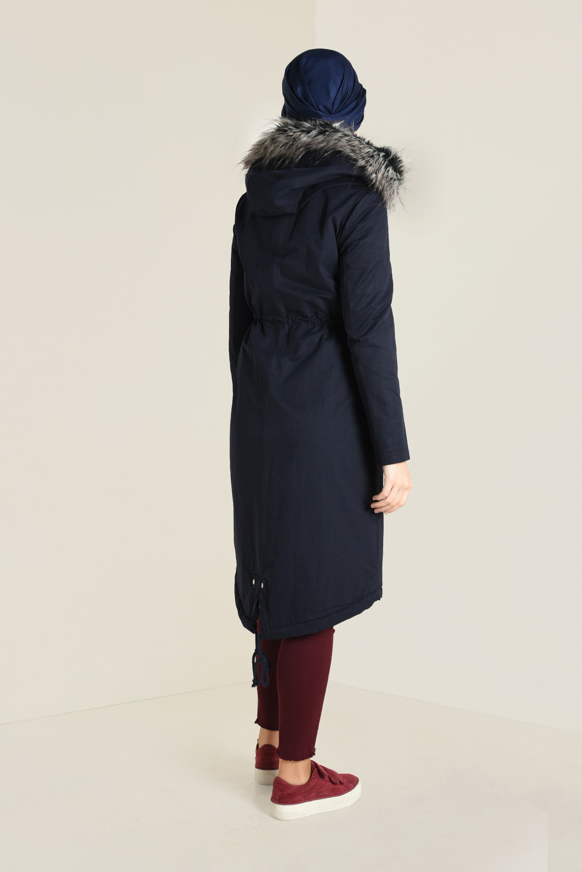 Tesettür giyim LACİVERT KAPÜŞONU SÜNİ KÜRK DETAYLI PARKA 9762 