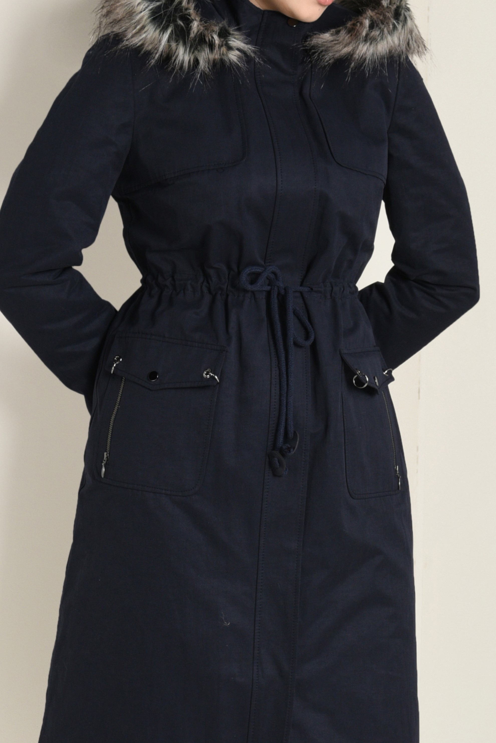 Tesettür giyim LACİVERT KAPÜŞONU SÜNİ KÜRK DETAYLI PARKA 9762 