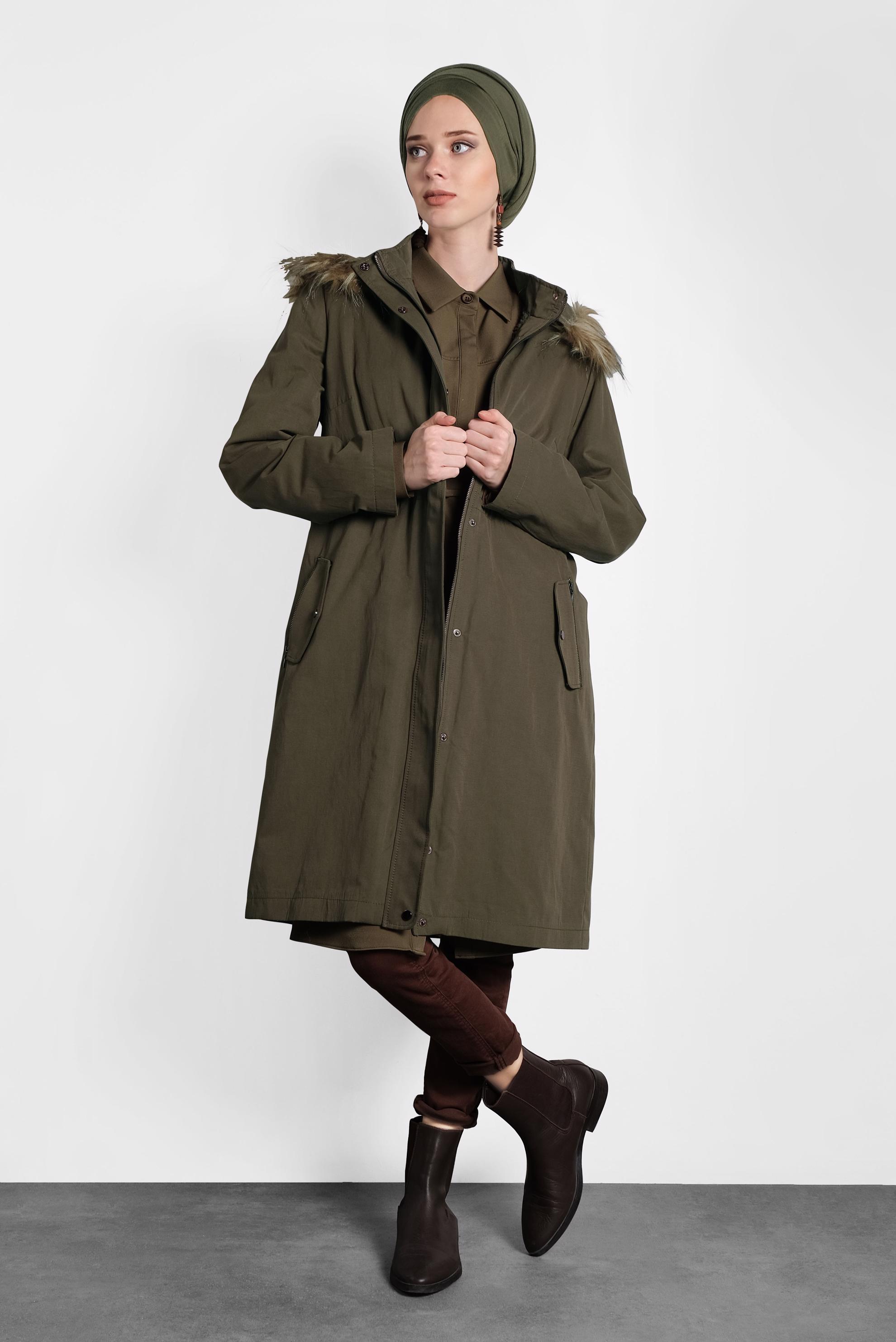 Tesettür giyim HAKİ BELİ BÜZGÜLÜ KAPÜŞONLU PARKA 9779 