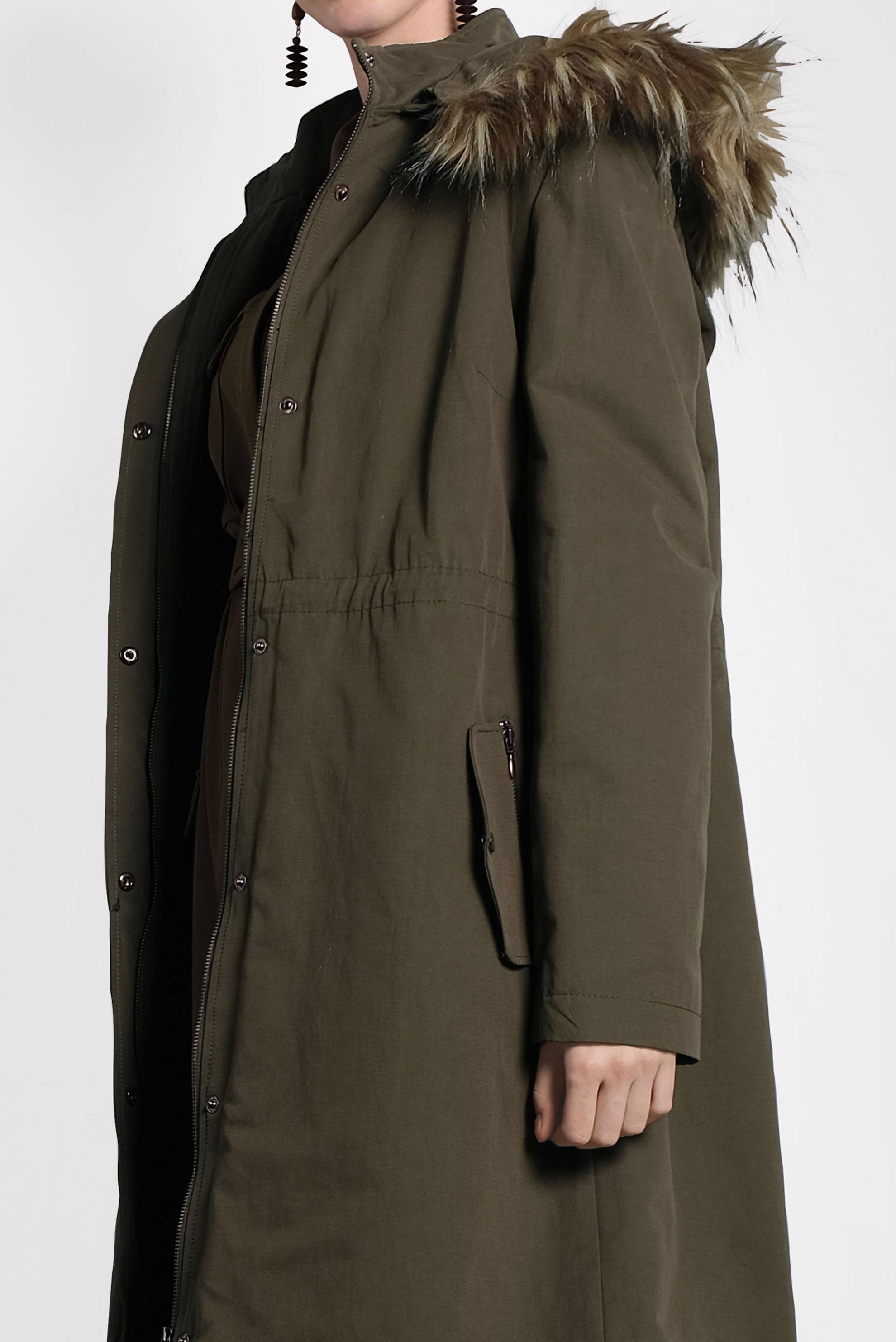 Tesettür giyim HAKİ BELİ BÜZGÜLÜ KAPÜŞONLU PARKA 9779 