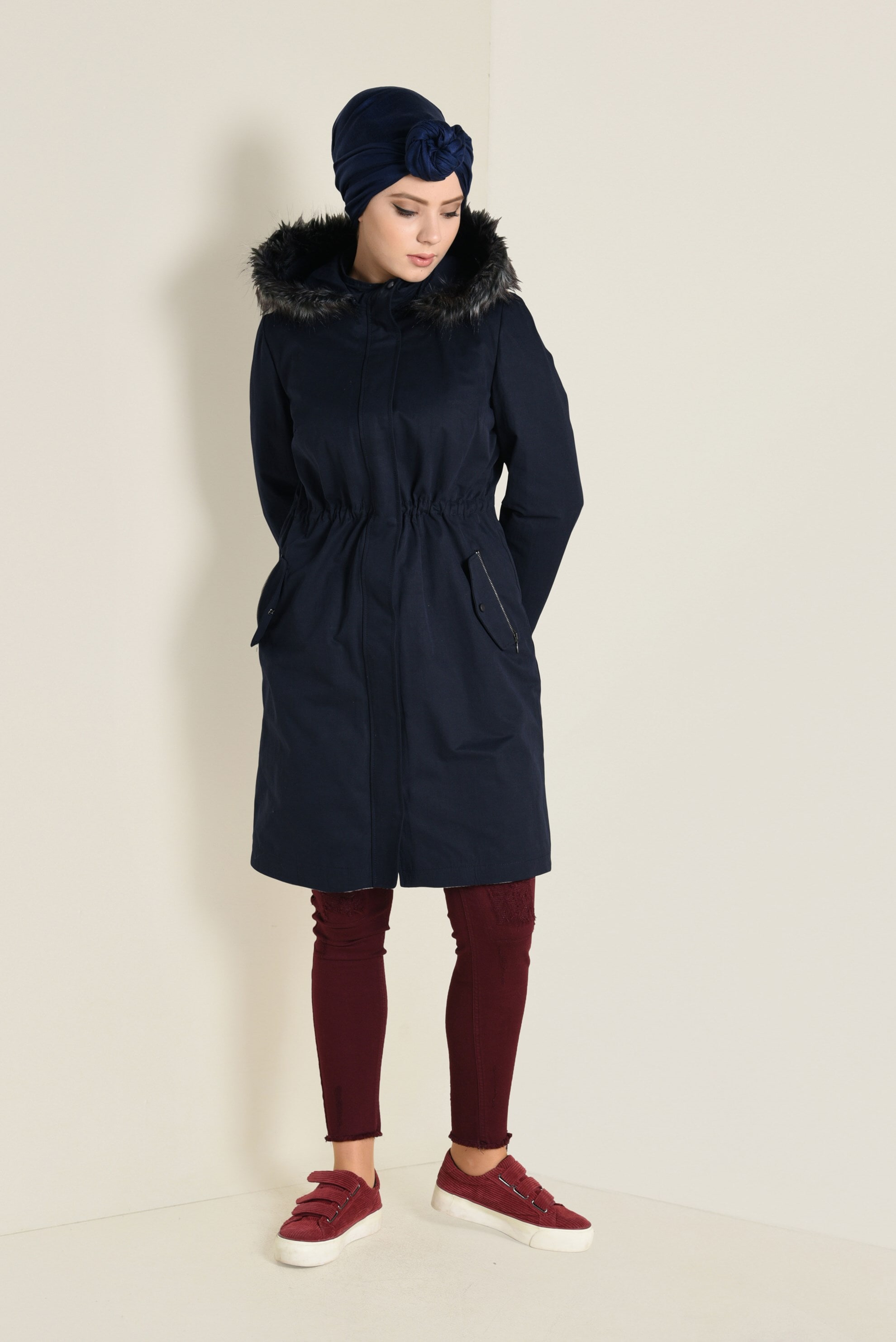 Tesettür giyim LACİVERT BELİ BÜZGÜLÜ KAPÜŞONLU PARKA 9779 