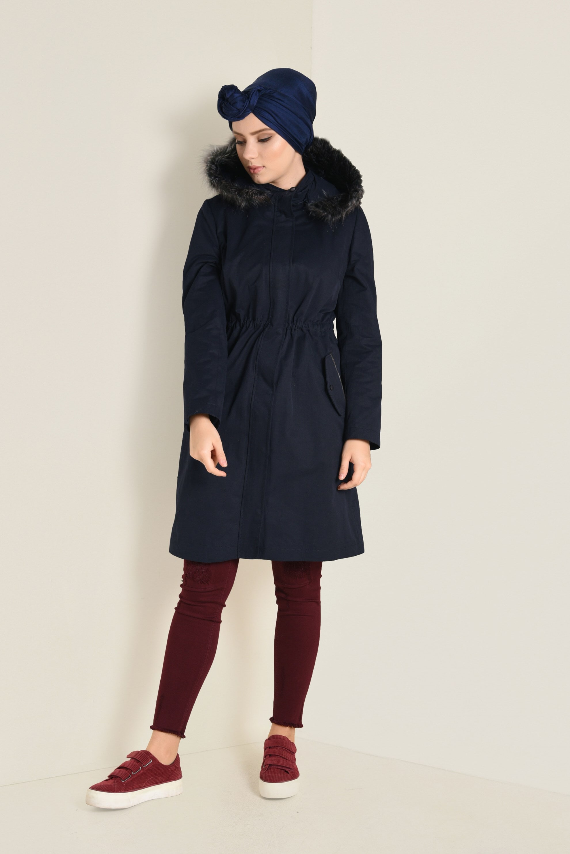 Tesettür giyim LACİVERT BELİ BÜZGÜLÜ KAPÜŞONLU PARKA 9779 