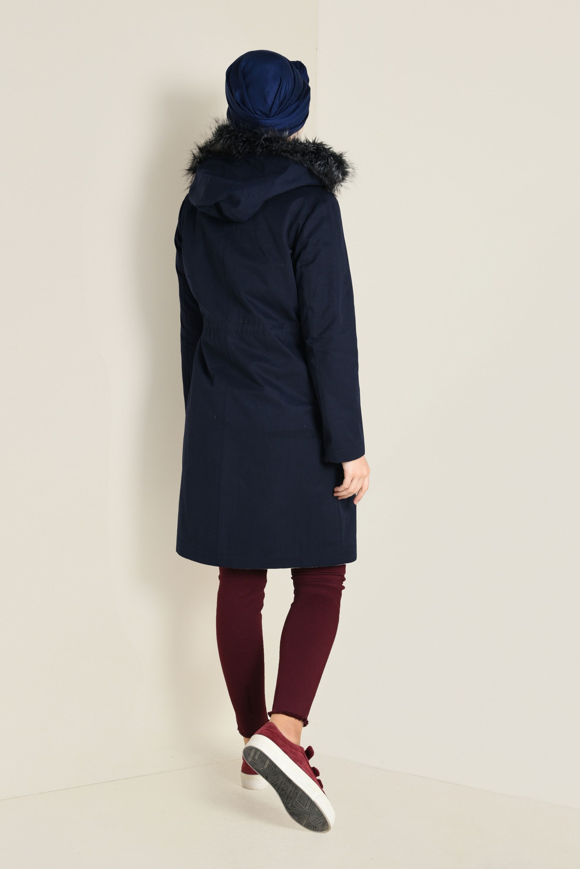 Tesettür giyim LACİVERT BELİ BÜZGÜLÜ KAPÜŞONLU PARKA 9779 