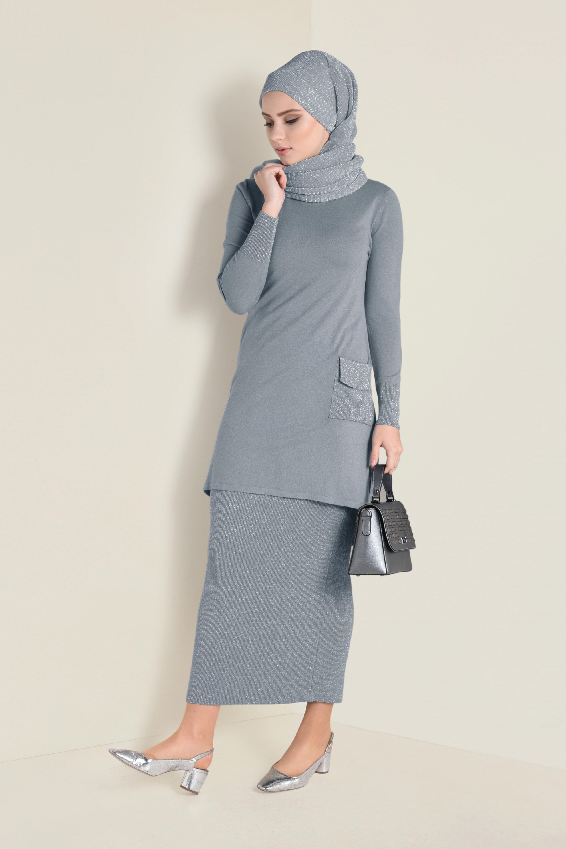 Tesettür giyim GRİ CEP DETAYLI SİMLİ TRİKO 2′Lİ ETEKLİ TAKIM  4501