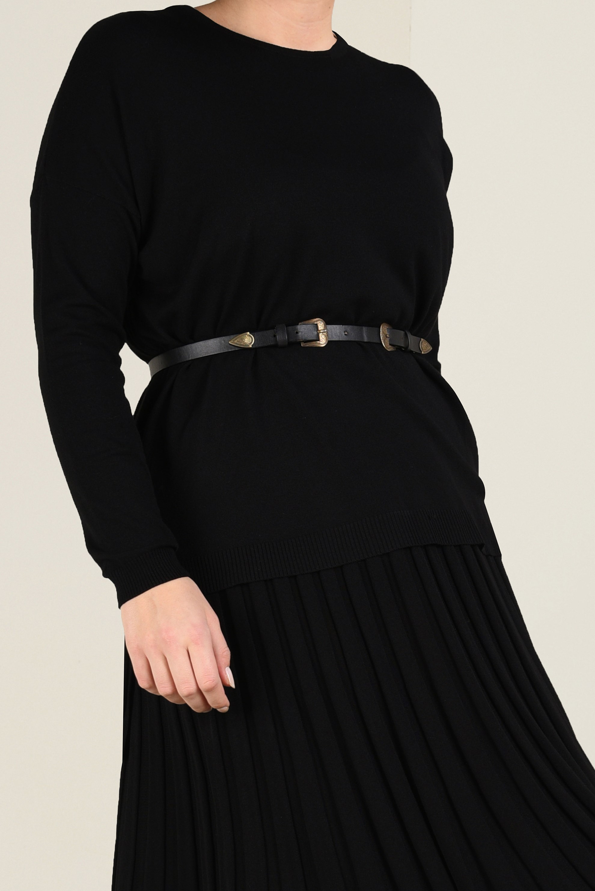 Tesettür giyim SİYAH ETEĞİ PİLELİ 2′Lİ ETEKLİ TAKIM 4502 