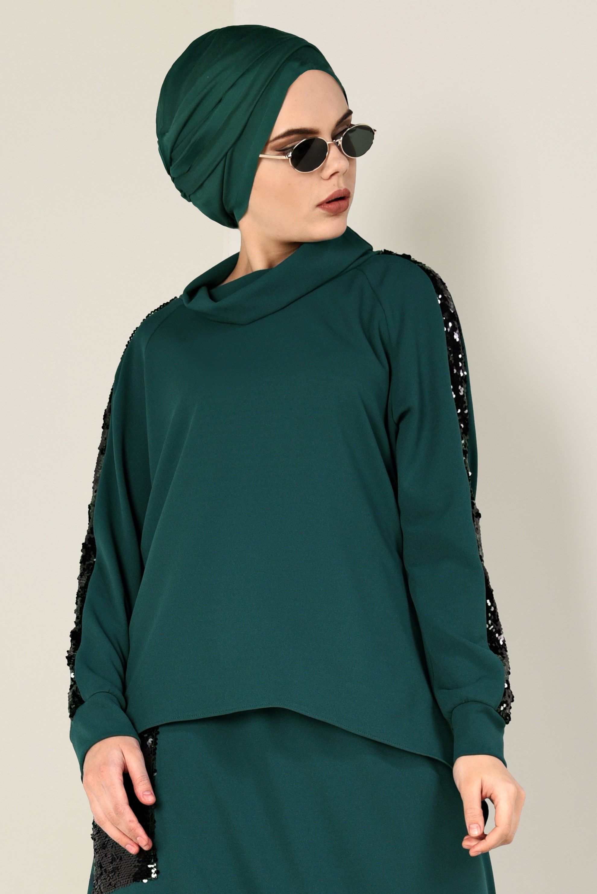 Tesettür giyim YEŞİL PUL PAYET DETAYLI ETEKLİ TAKIM 4611