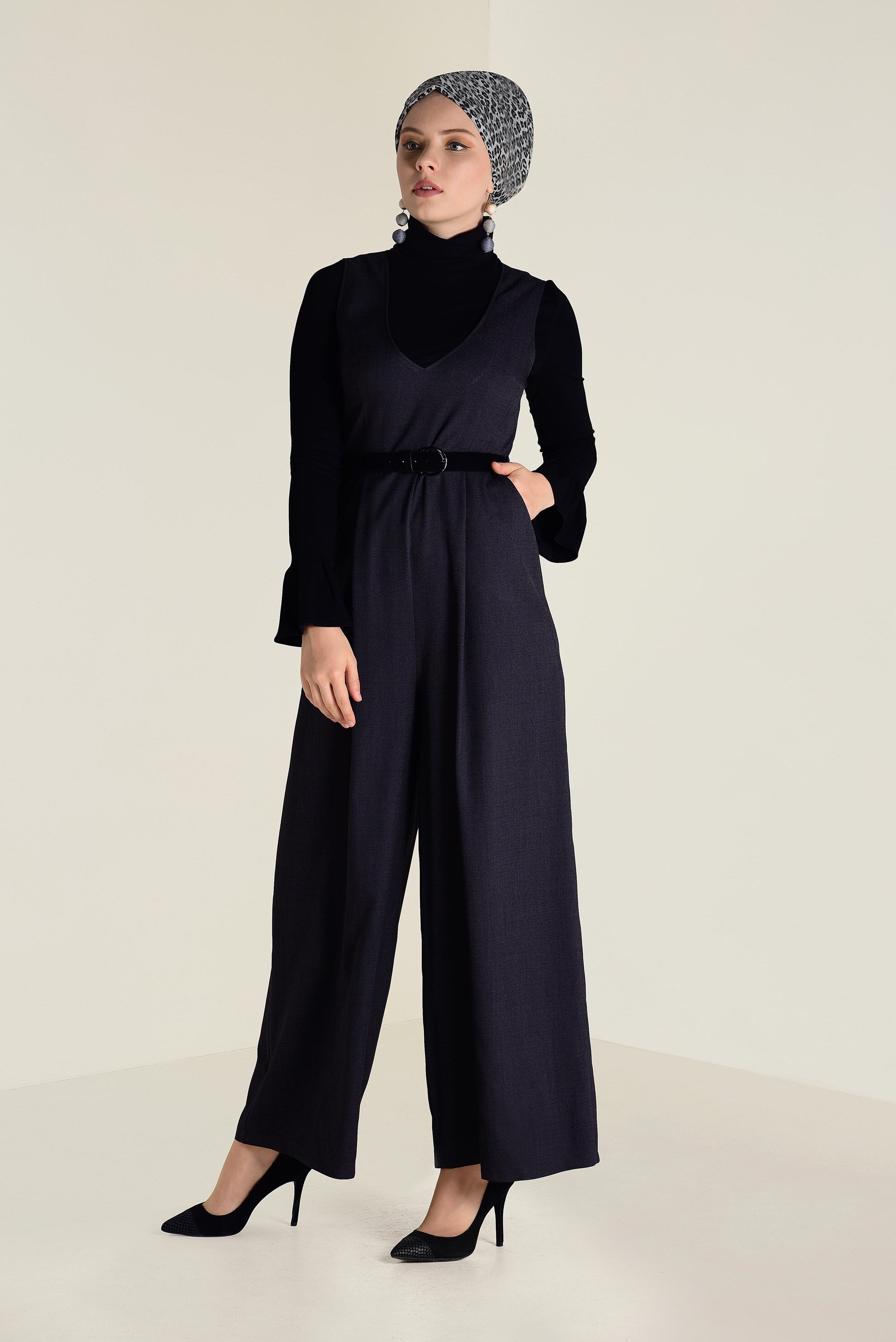 Hijab-Kleidung SCHWARZ V-AUSSCHNITT GÜRTEL OVERALL 4574