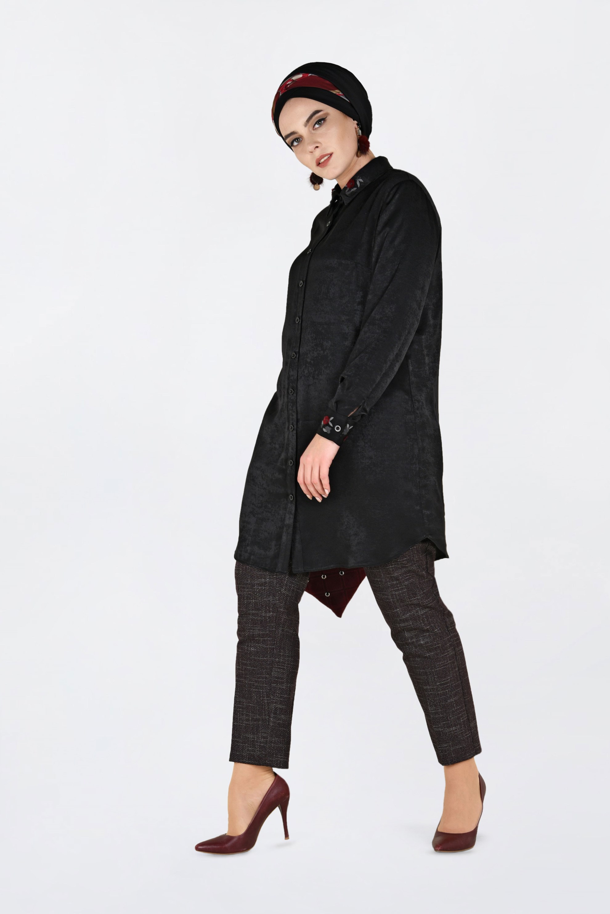 Tesettür giyim SİYAH NAKIŞ DETAYLI TUNİK 2843