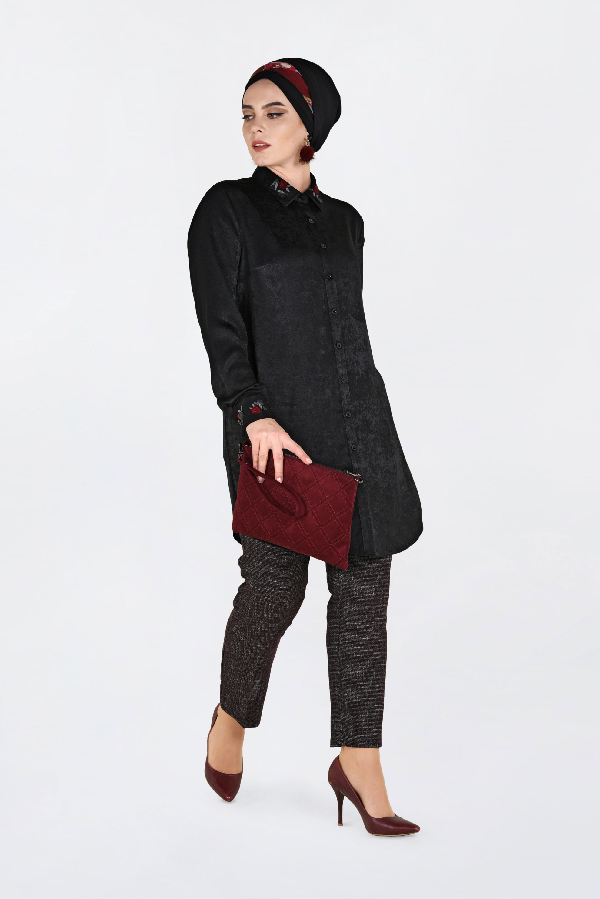 Tesettür giyim SİYAH NAKIŞ DETAYLI TUNİK 2843