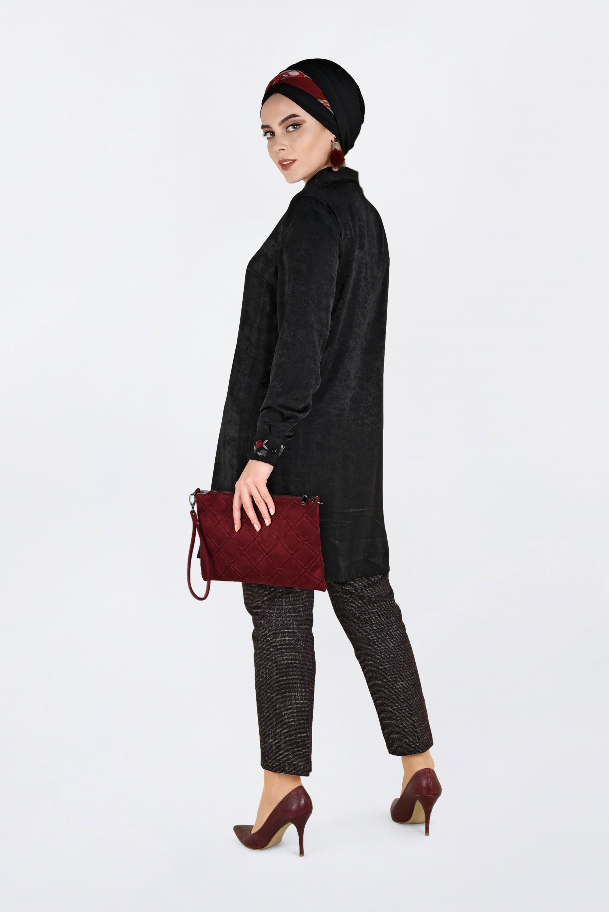 Tesettür giyim SİYAH NAKIŞ DETAYLI TUNİK 2843