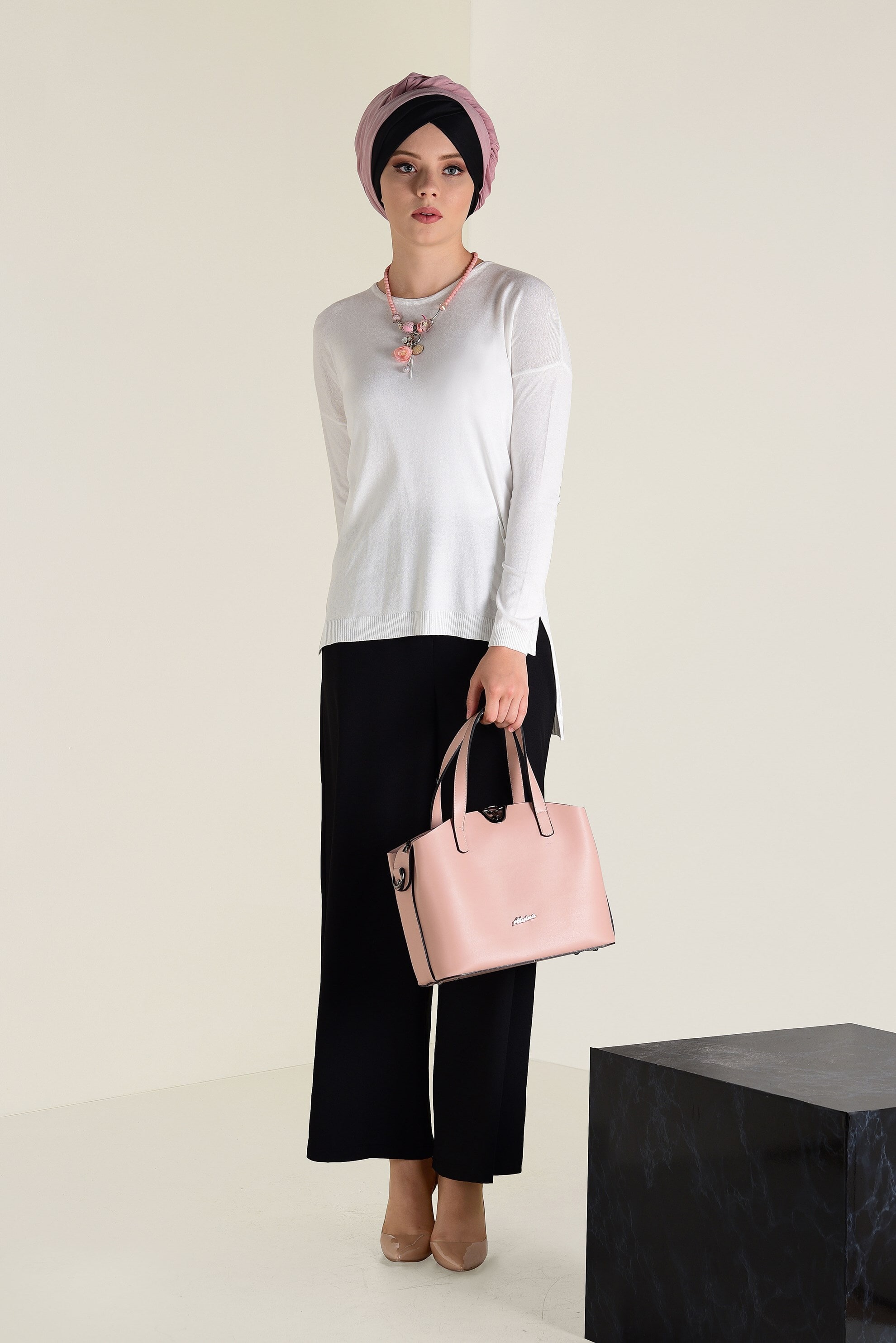 Tesettür giyim BEYAZ BİSİKLET YAKA TRİKO TUNİK 4503 