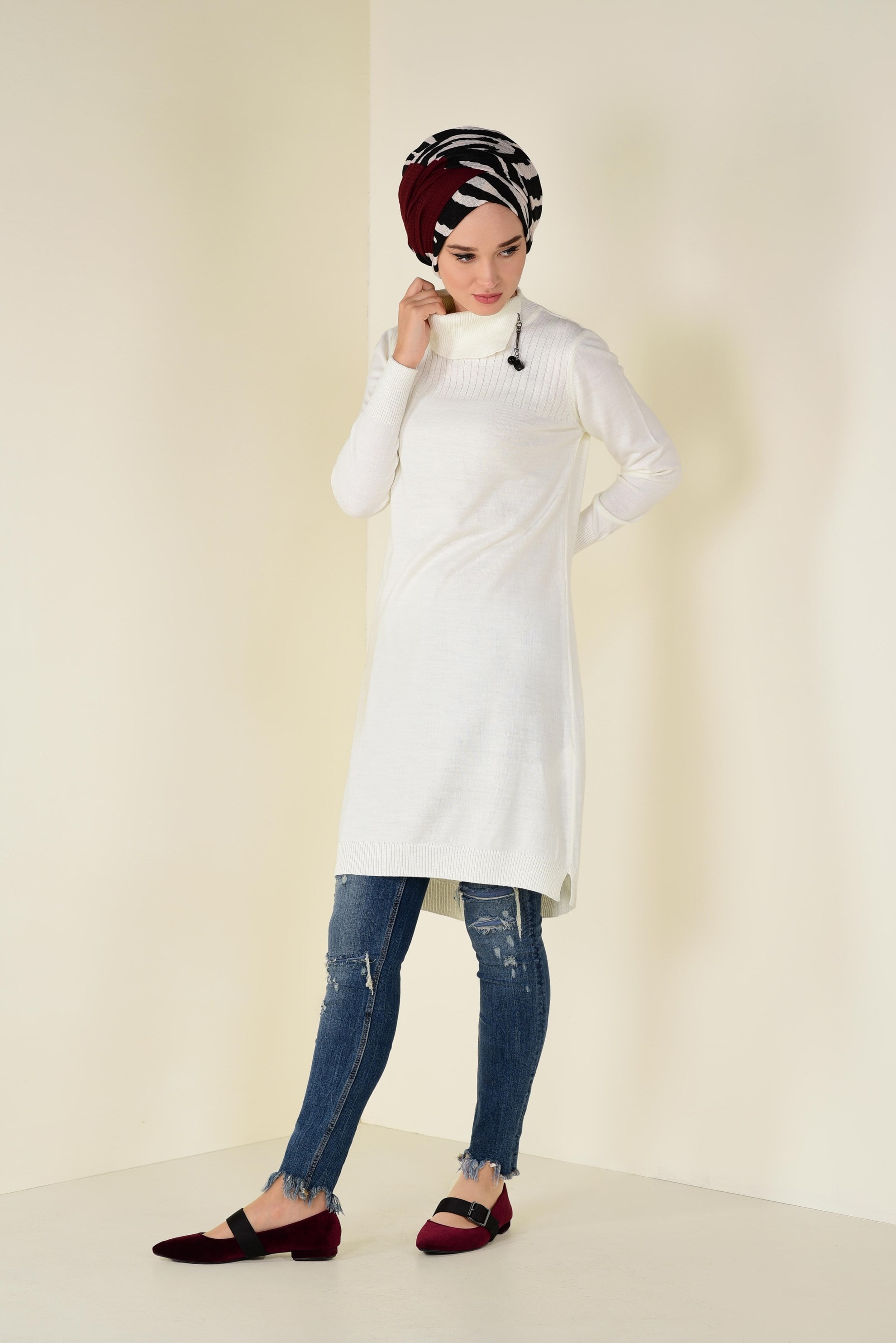 Tesettür giyim BEYAZ BALIKÇI YAKA TRİKO TUNİK 4505 