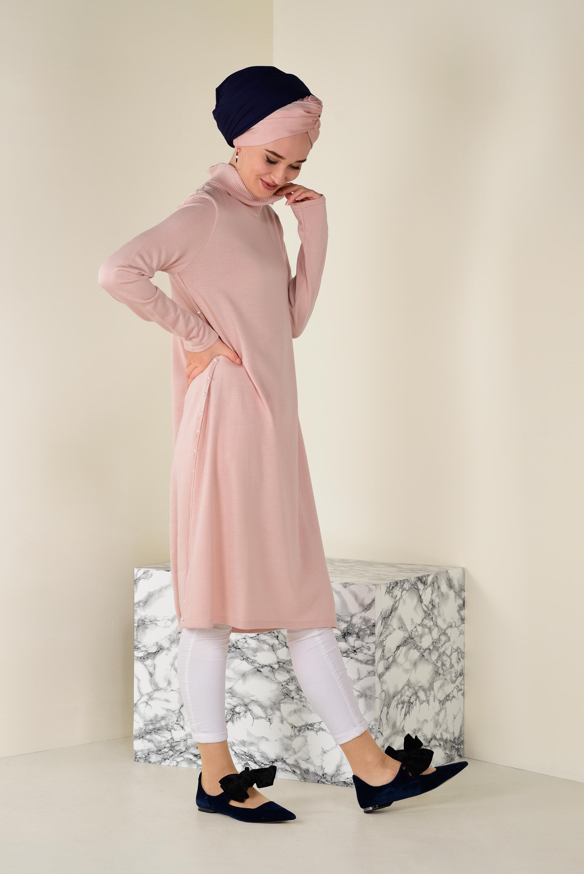 Tesettür giyim PUDRA BALIKÇI YAKA İNCİ DETAYLI TRİKO TUNİK 4512  