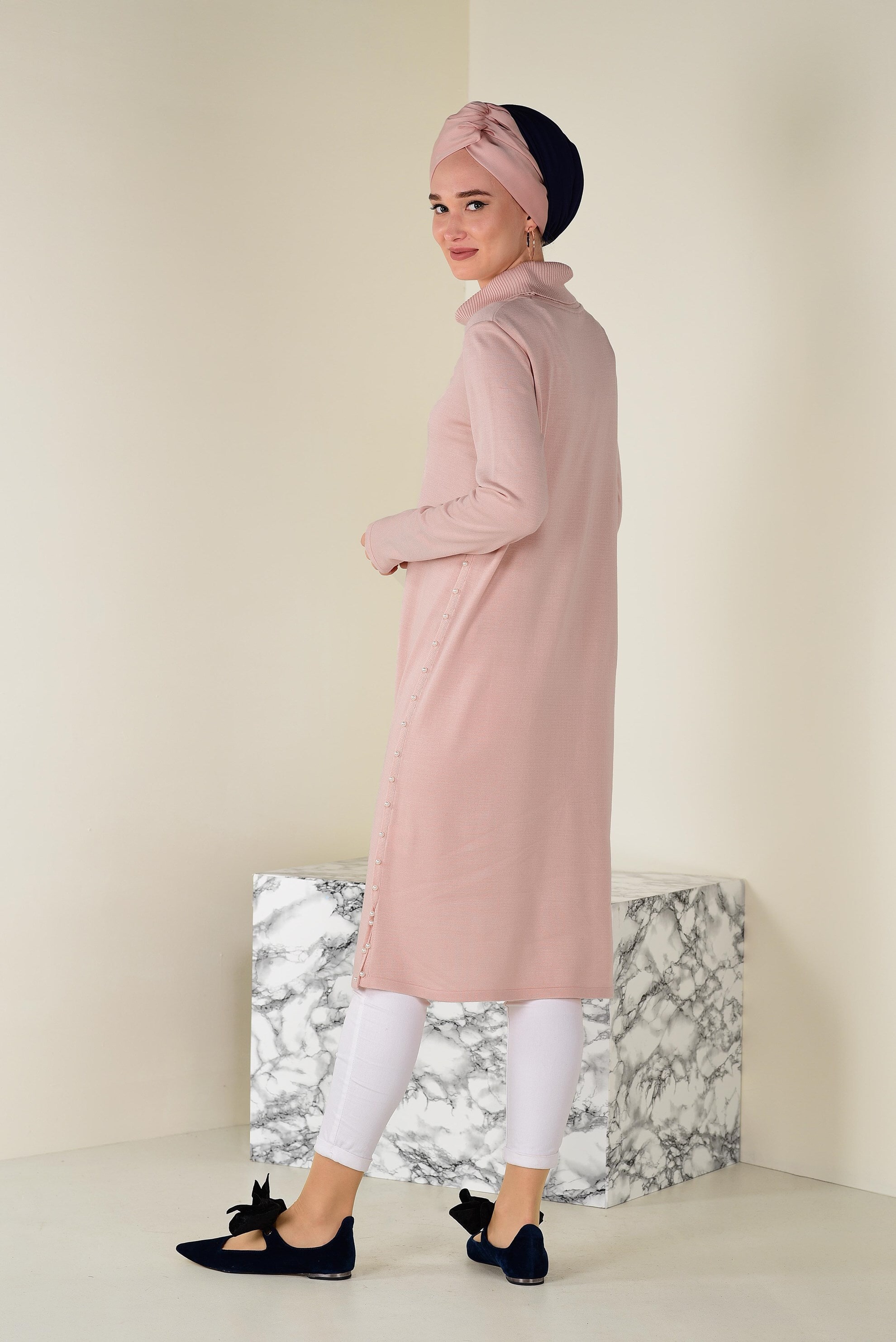 Tesettür giyim PUDRA BALIKÇI YAKA İNCİ DETAYLI TRİKO TUNİK 4512  