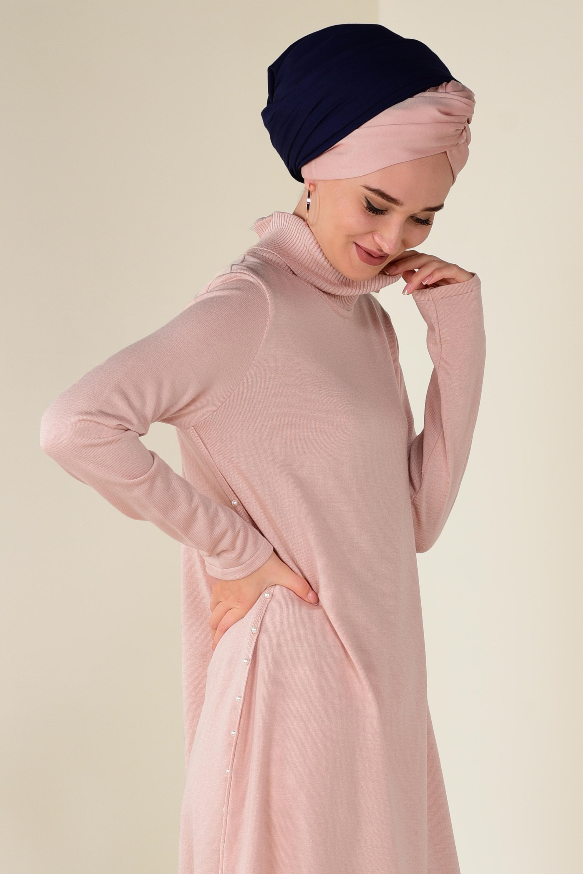 Tesettür giyim PUDRA BALIKÇI YAKA İNCİ DETAYLI TRİKO TUNİK 4512  