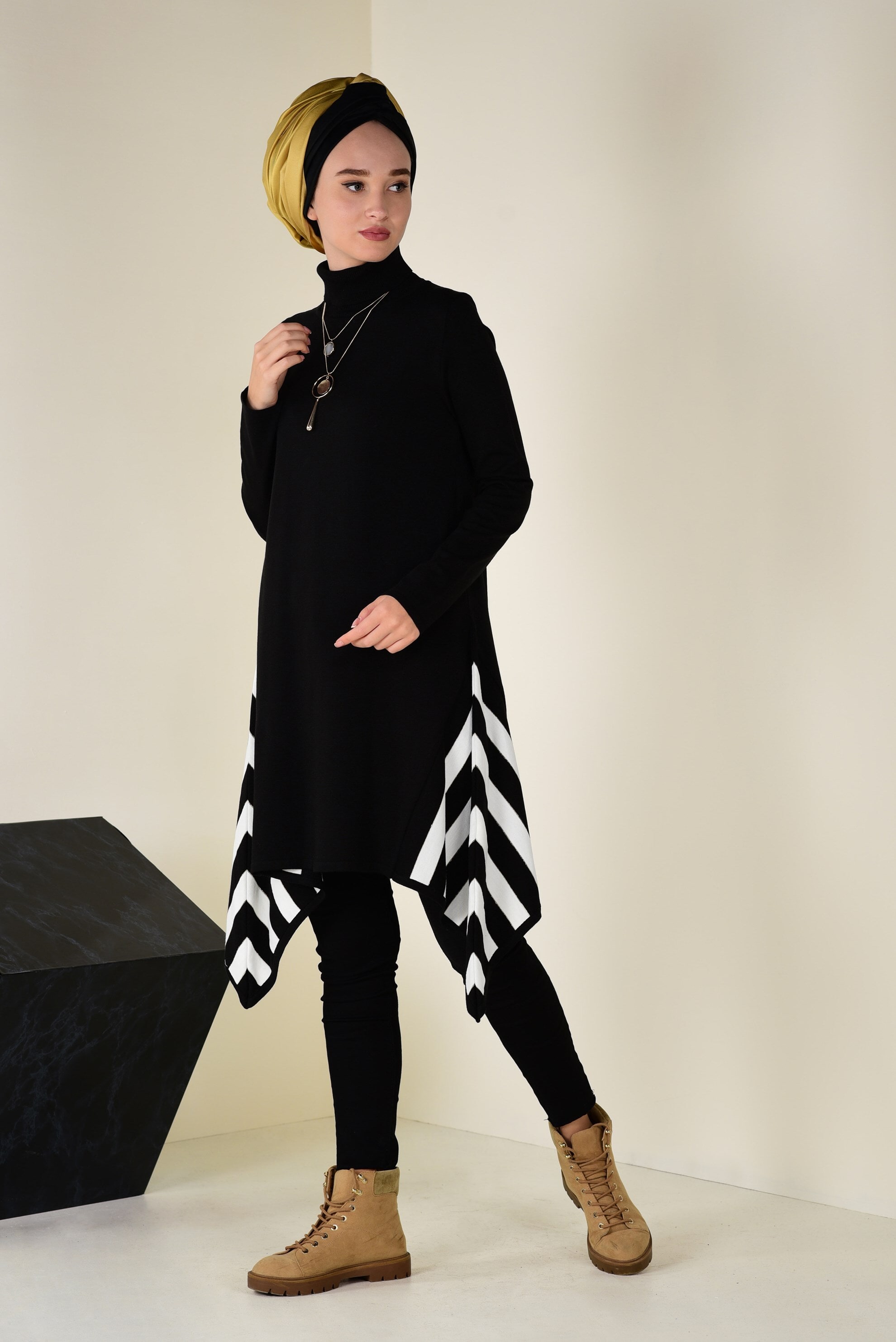 Tesettür giyim SİYAH ASİMETRİK KESİM TRİKO TUNİK 4517  