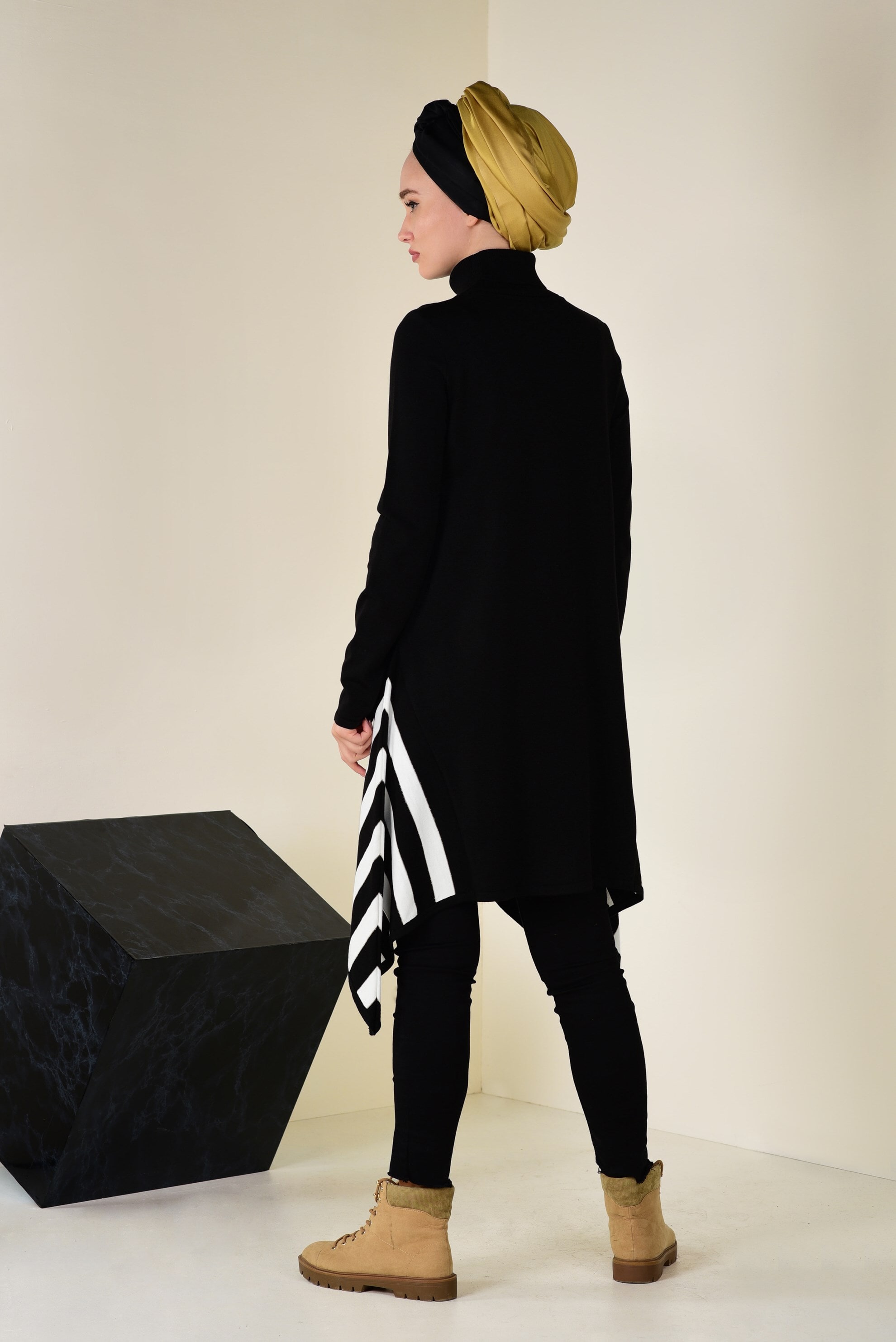 Tesettür giyim SİYAH ASİMETRİK KESİM TRİKO TUNİK 4517  