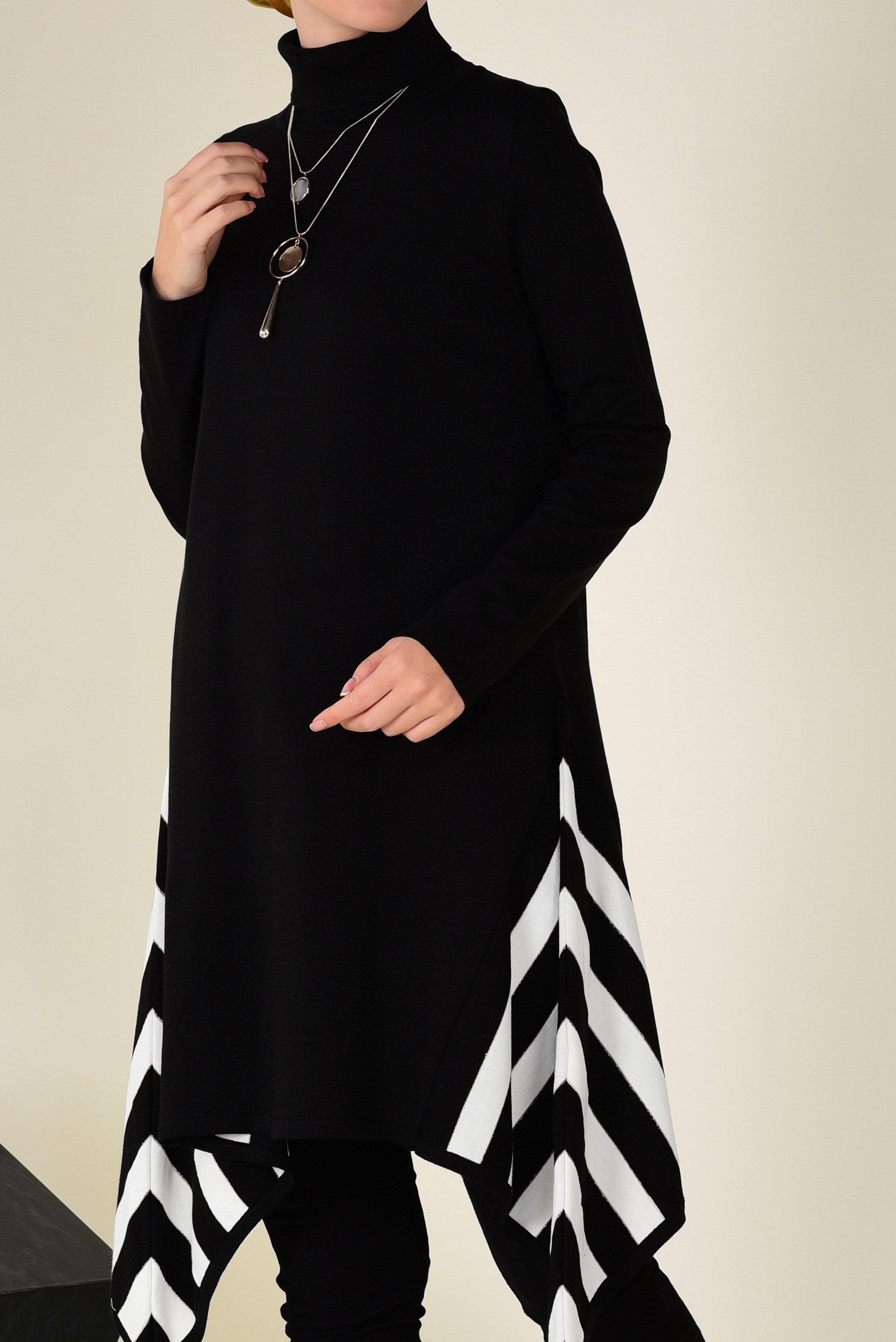 Tesettür giyim SİYAH ASİMETRİK KESİM TRİKO TUNİK 4517  