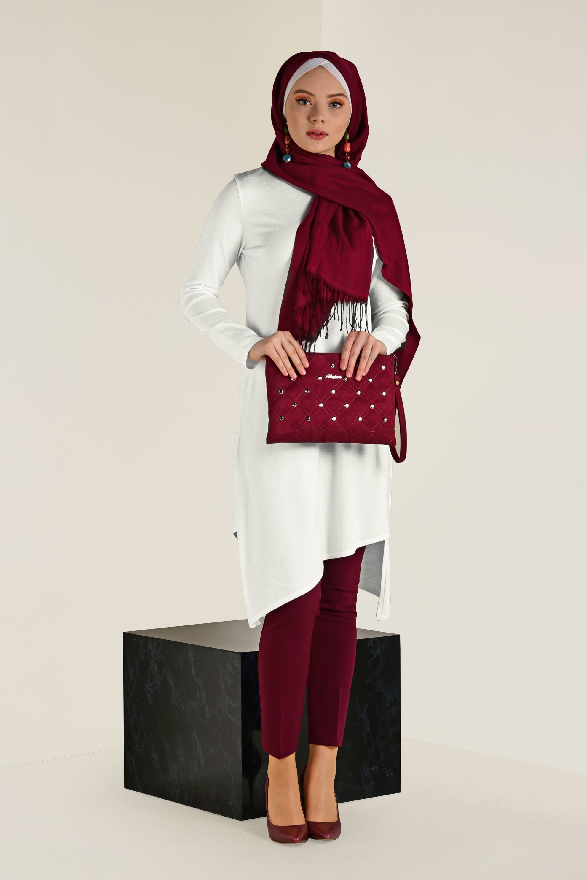 Tesettür giyim BEYAZ ASİMETRİK KESİM  TRİKO TUNİK 4526 