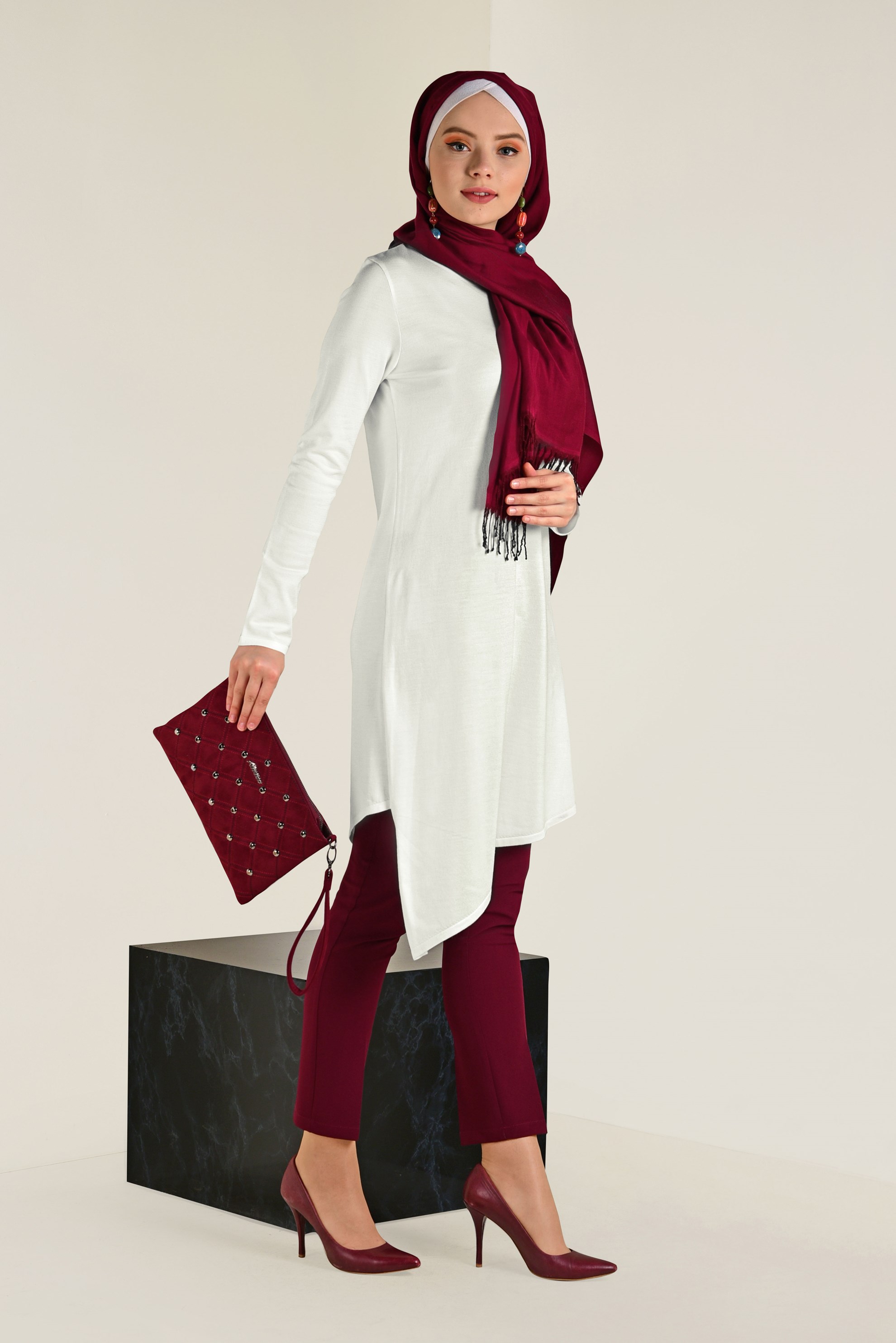 Tesettür giyim BEYAZ ASİMETRİK KESİM  TRİKO TUNİK 4526 