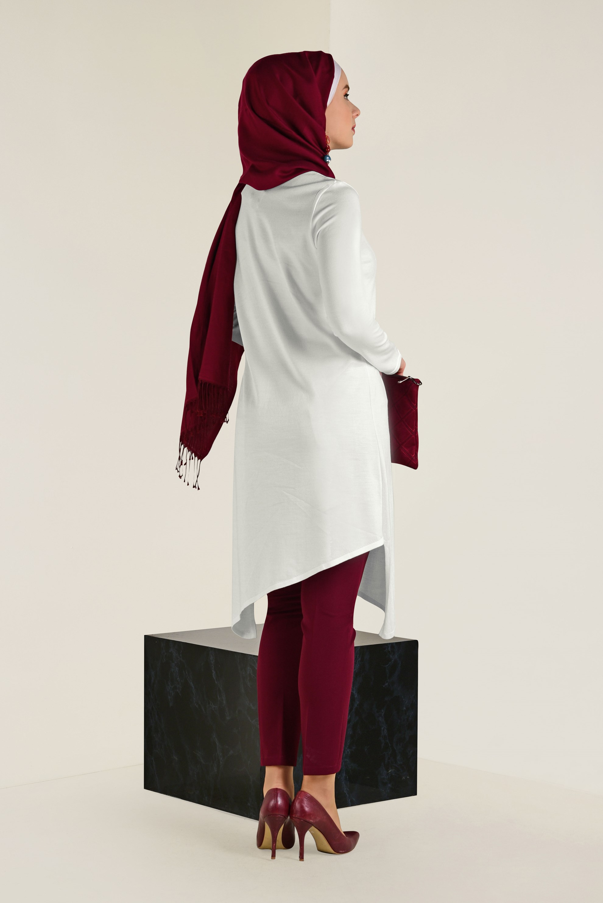 Tesettür giyim BEYAZ ASİMETRİK KESİM  TRİKO TUNİK 4526 