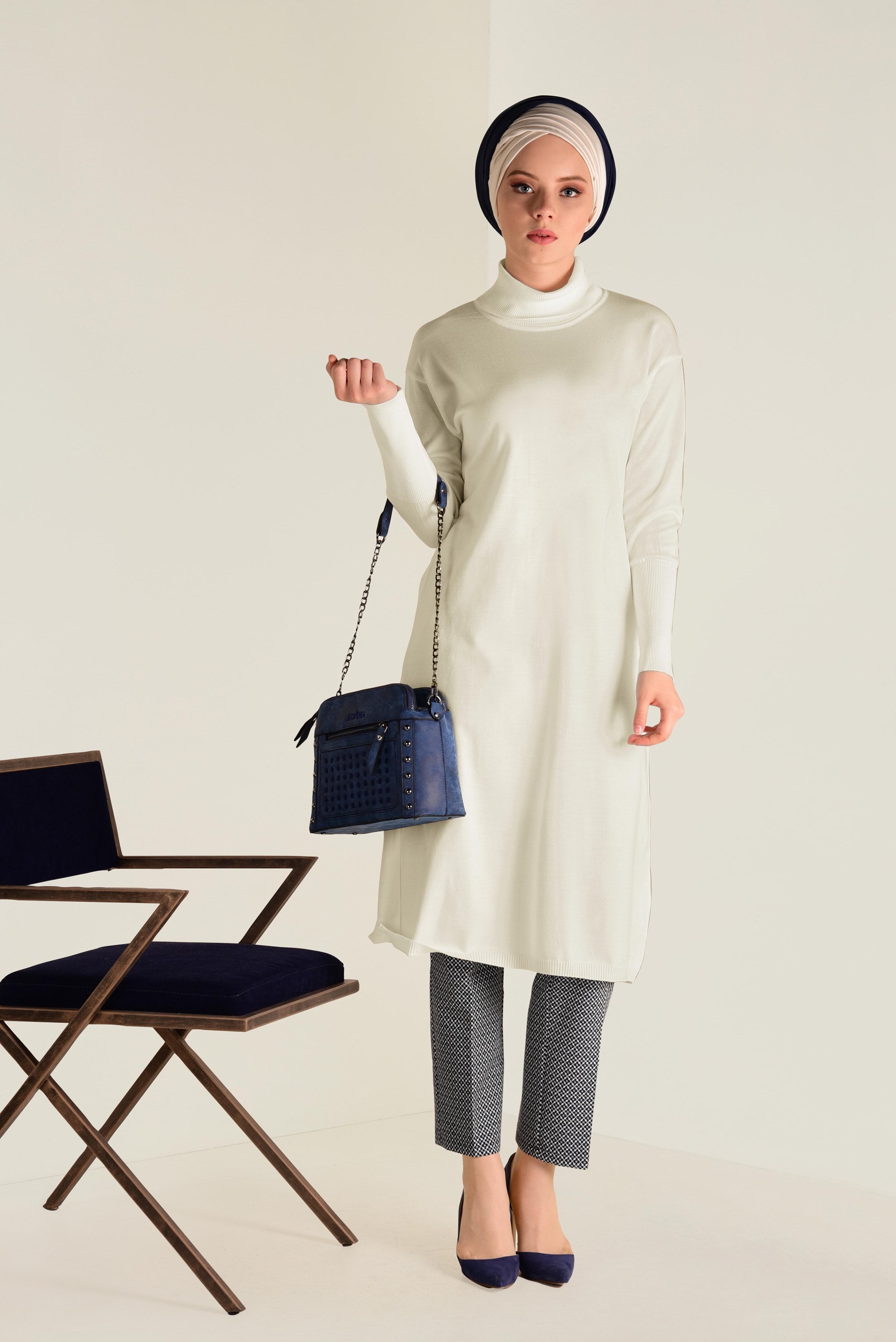 Tesettür giyim BEYAZ BALIKÇI YAKA TRİKO TUNİK 4528 