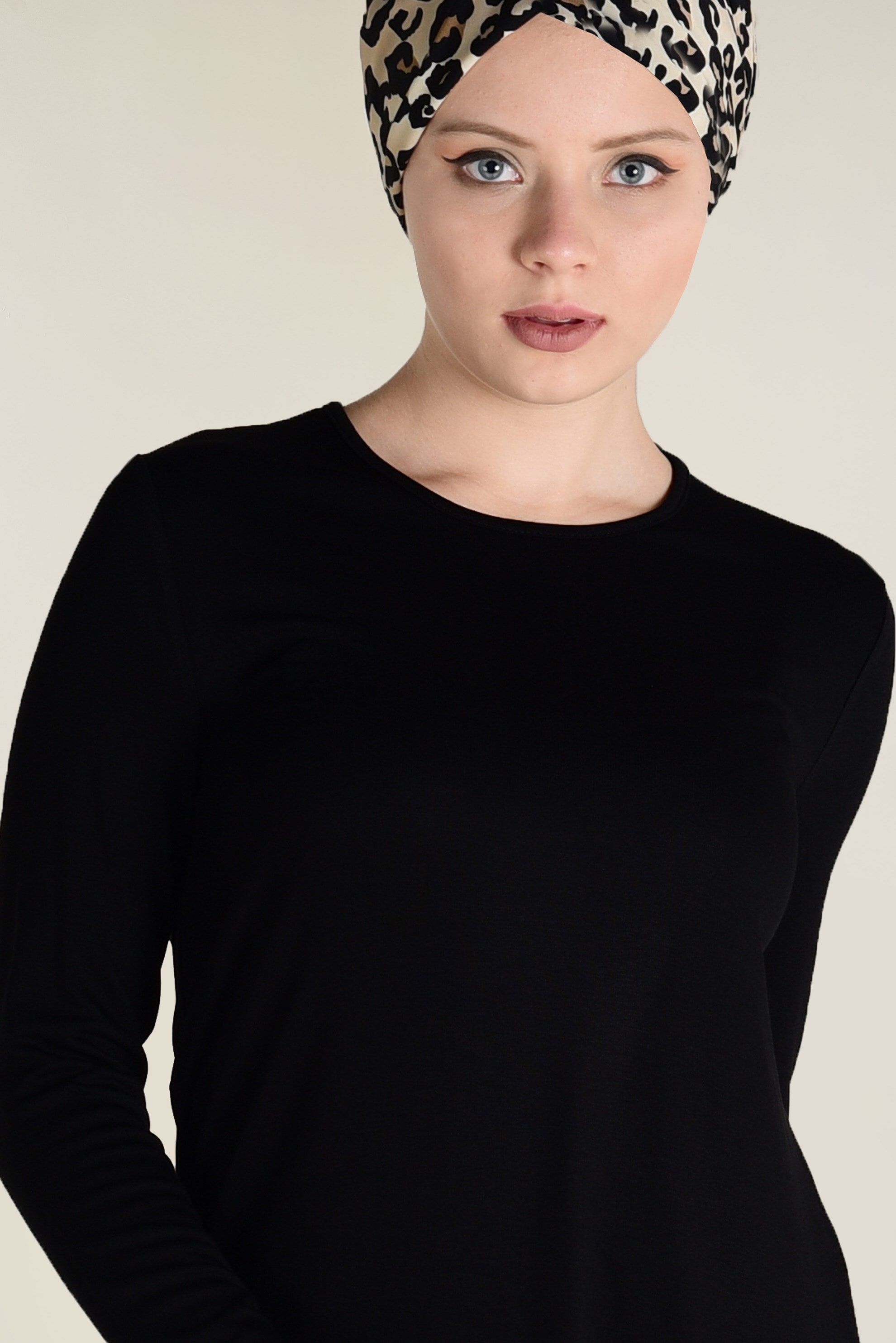 Tesettür giyim SİYAH BİSİKLET YAKA TRİKO TUNİK 4578 