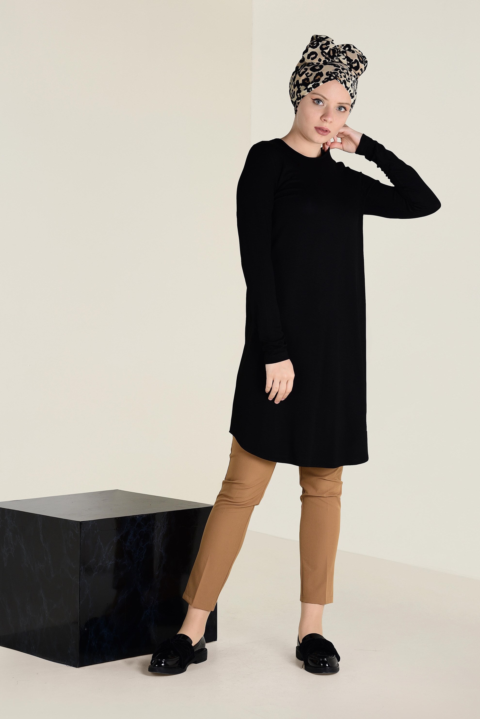 Tesettür giyim SİYAH BİSİKLET YAKA TRİKO TUNİK 4578 