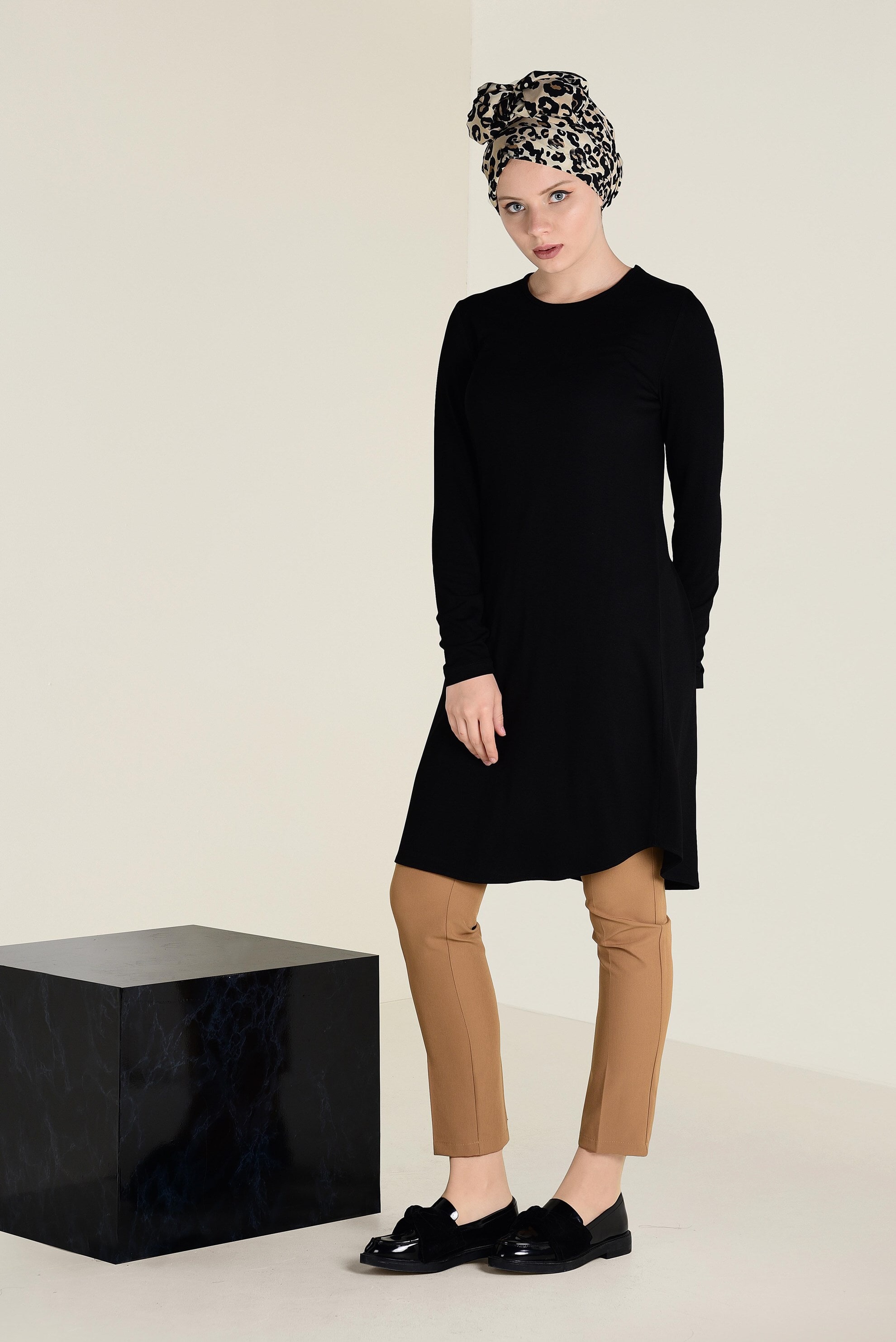 Tesettür giyim SİYAH BİSİKLET YAKA TRİKO TUNİK 4578 