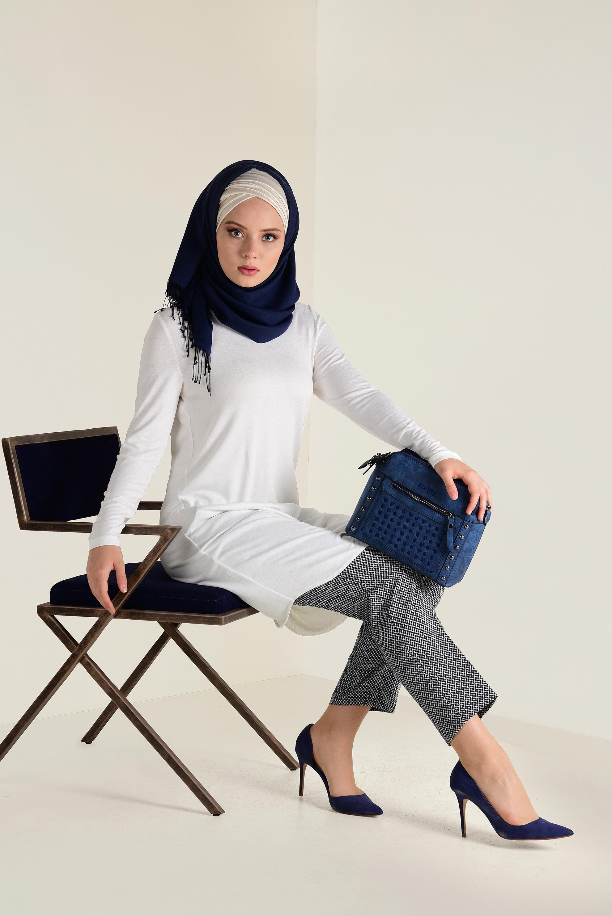 Tesettür giyim BEYAZ BİSİKLET YAKA TRİKO TUNİK 4578 