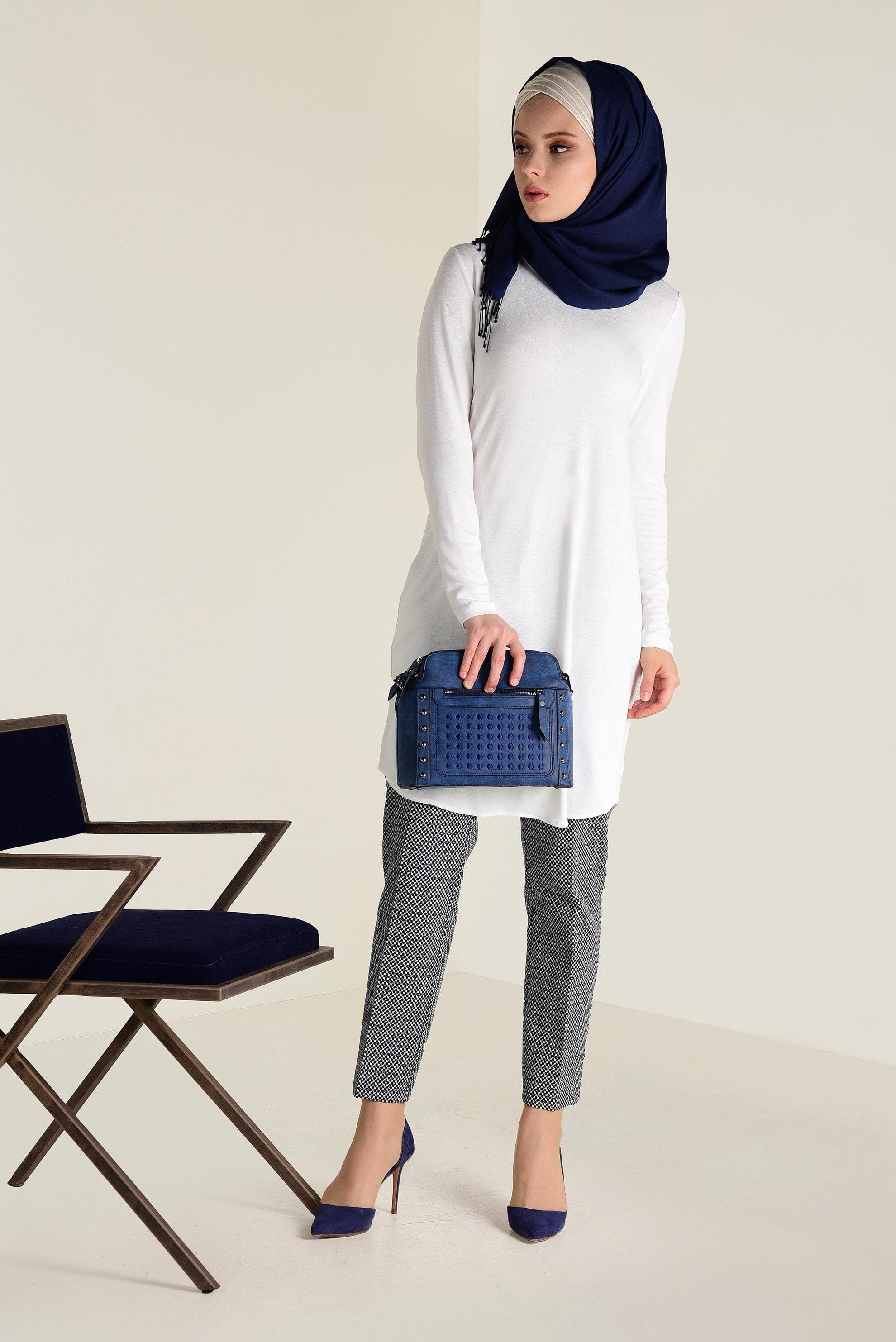 Tesettür giyim BEYAZ BİSİKLET YAKA TRİKO TUNİK 4578 