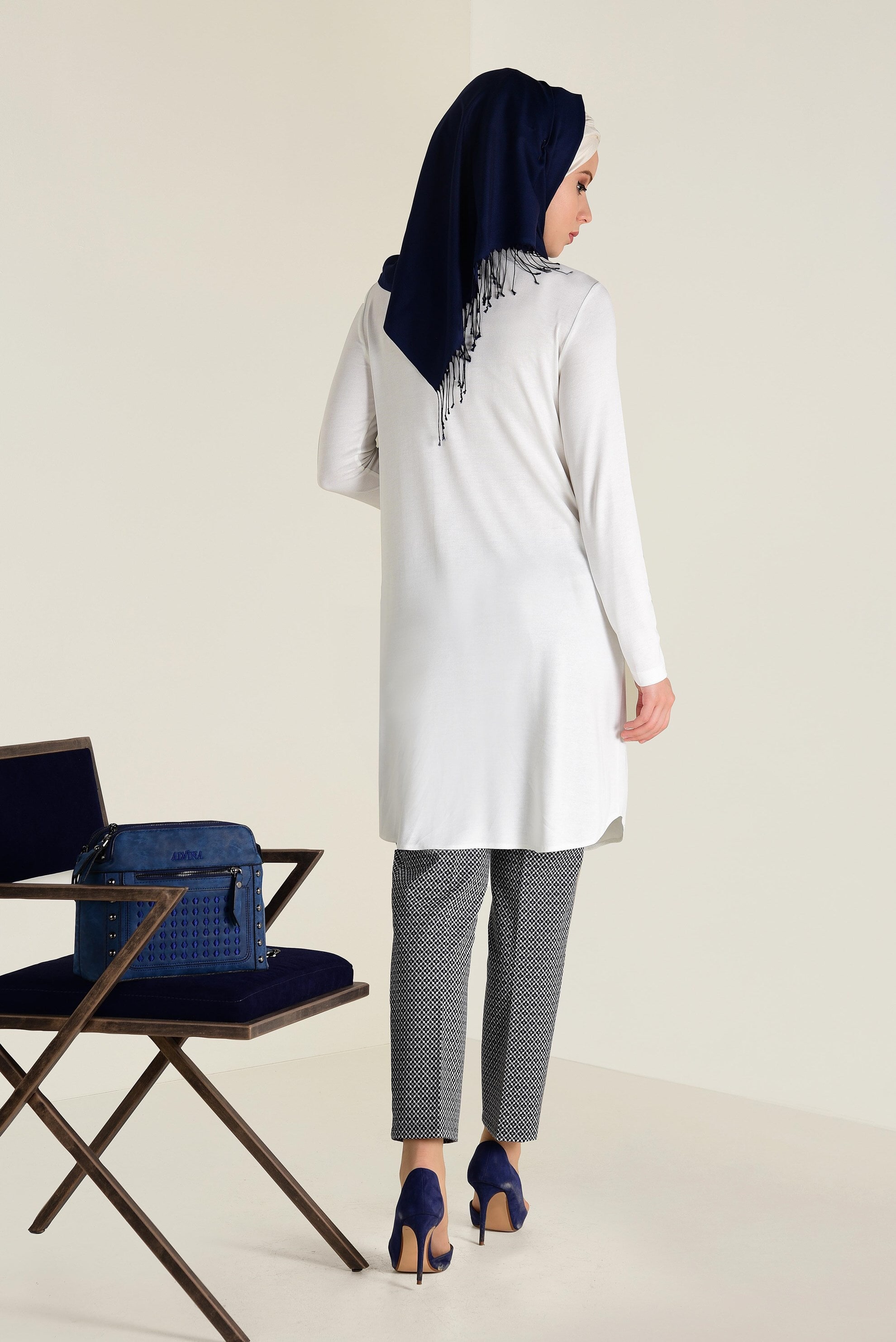 Tesettür giyim BEYAZ BİSİKLET YAKA TRİKO TUNİK 4578 